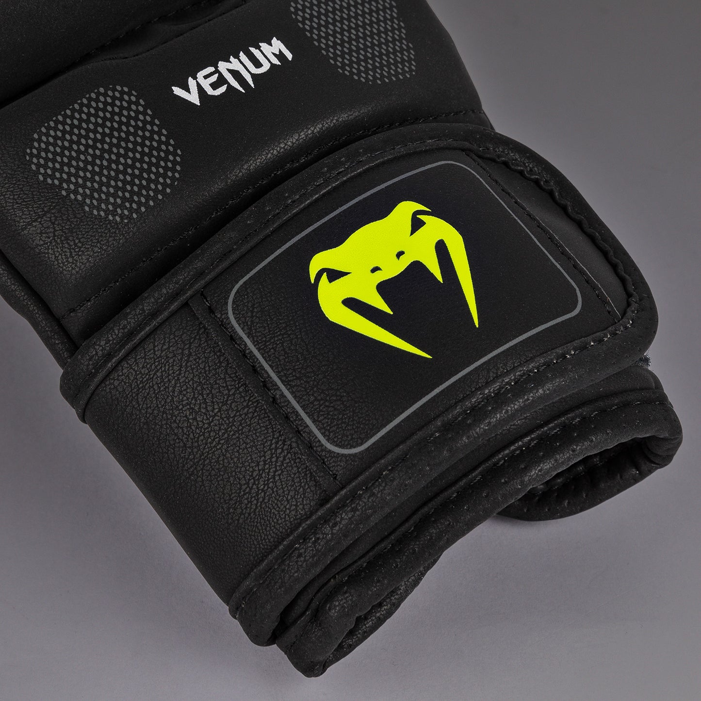 Venum Training Camp 4.0 实战手套 – 黑色/霓虹绿