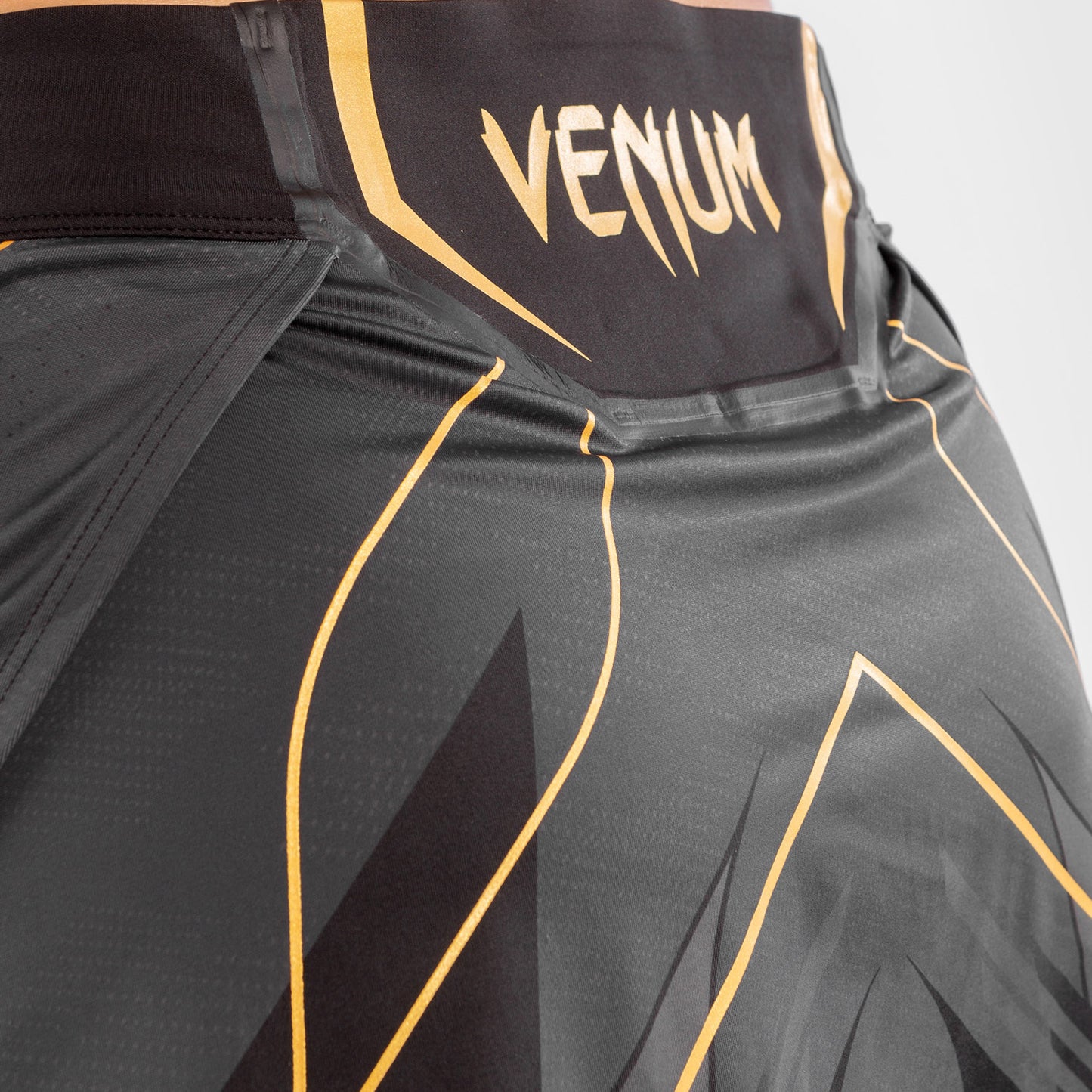 UFC Venum Authentic Fight Night 女士格斗短裙–冠军