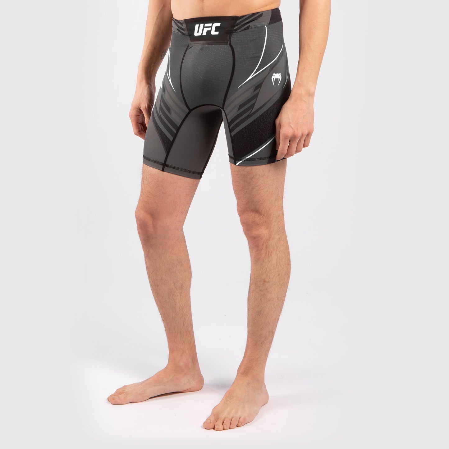 Venum UFC Authentic Fight Night 男士压缩短裤 – 黑色