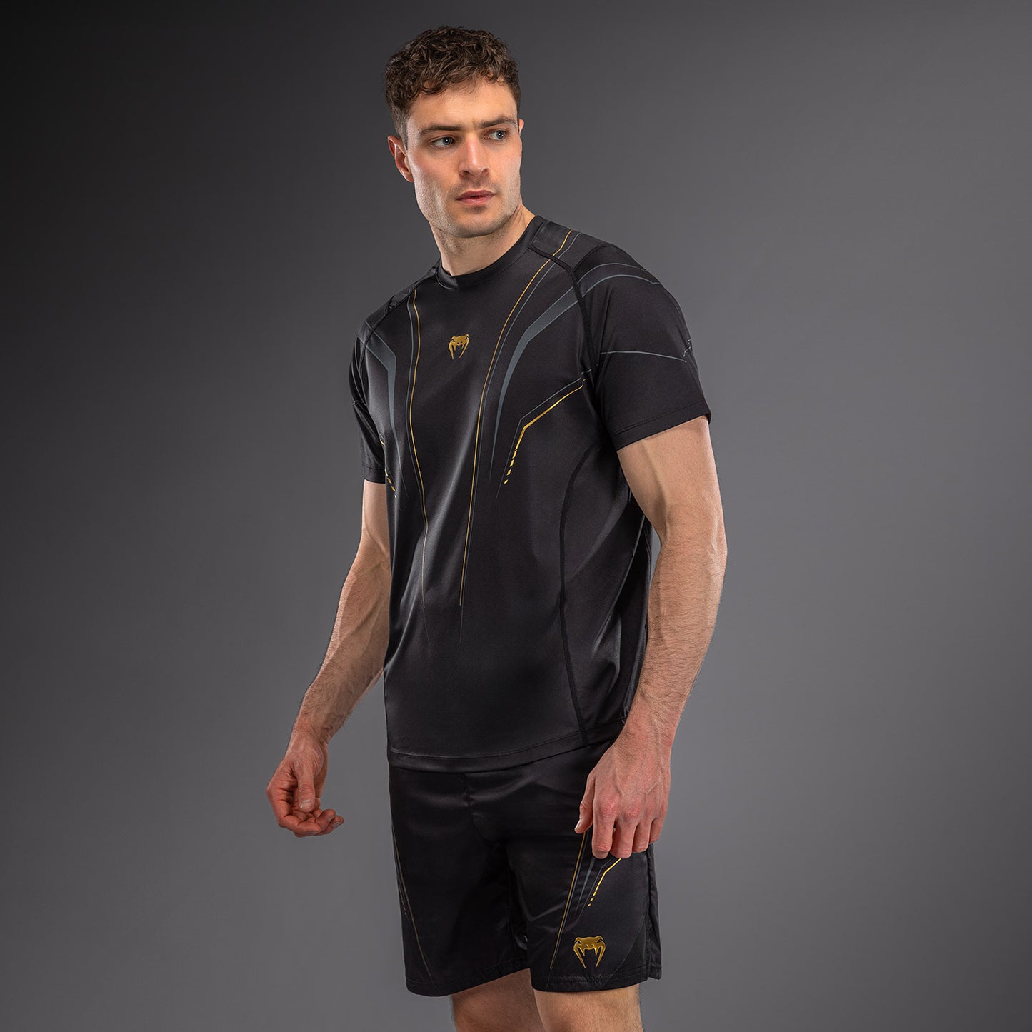 Venum Streamline Dry Tech T恤 – 黑色/金色