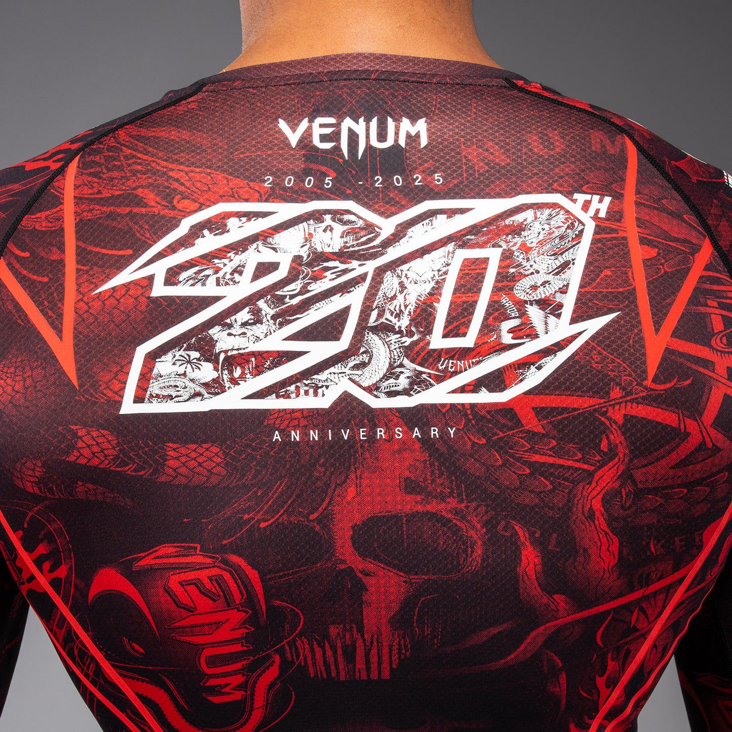 Venum 20周年纪念 长袖紧身防磨衣 – 黑色/红色