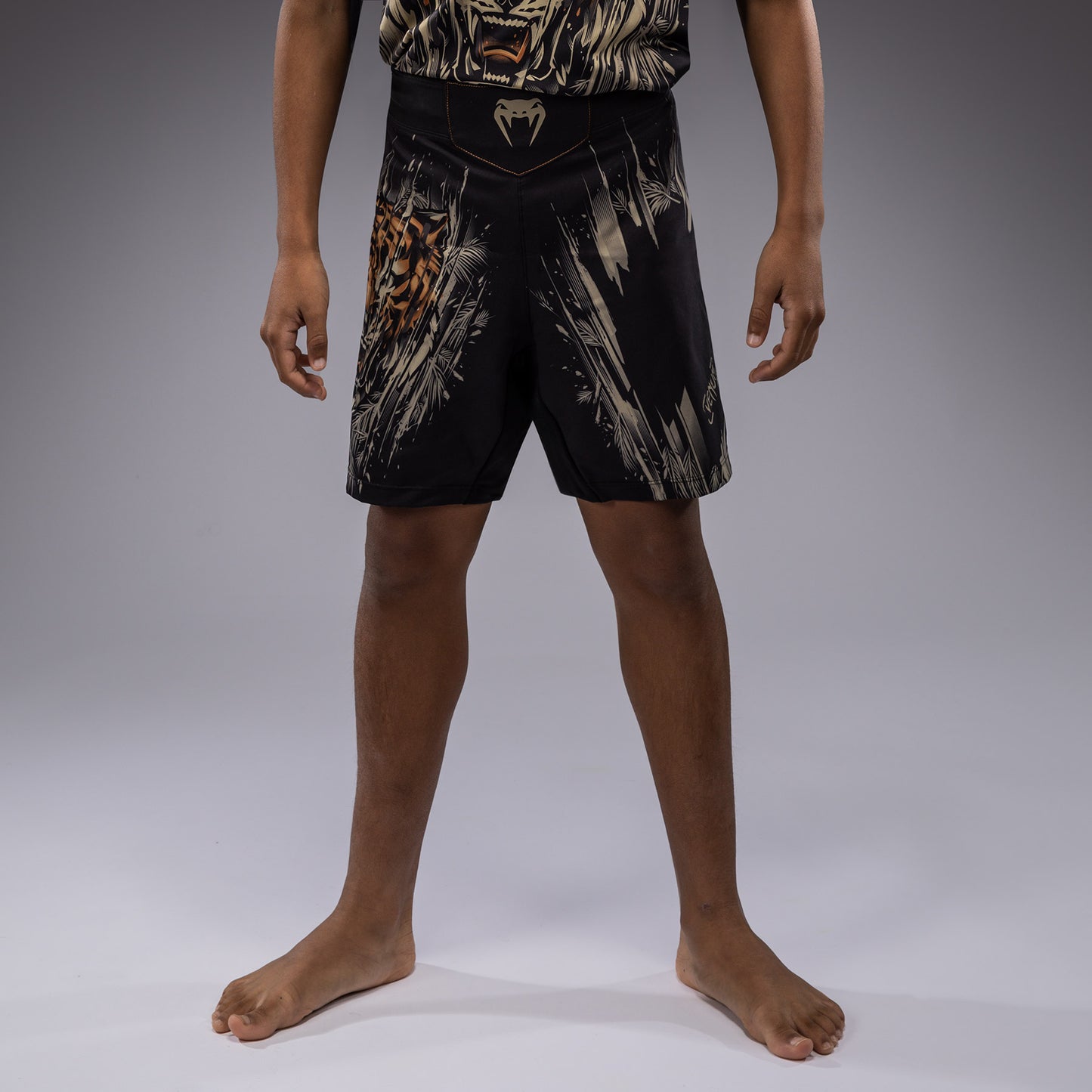 Venum Tiger 儿童格斗短裤 – 黑色/荧光橙色