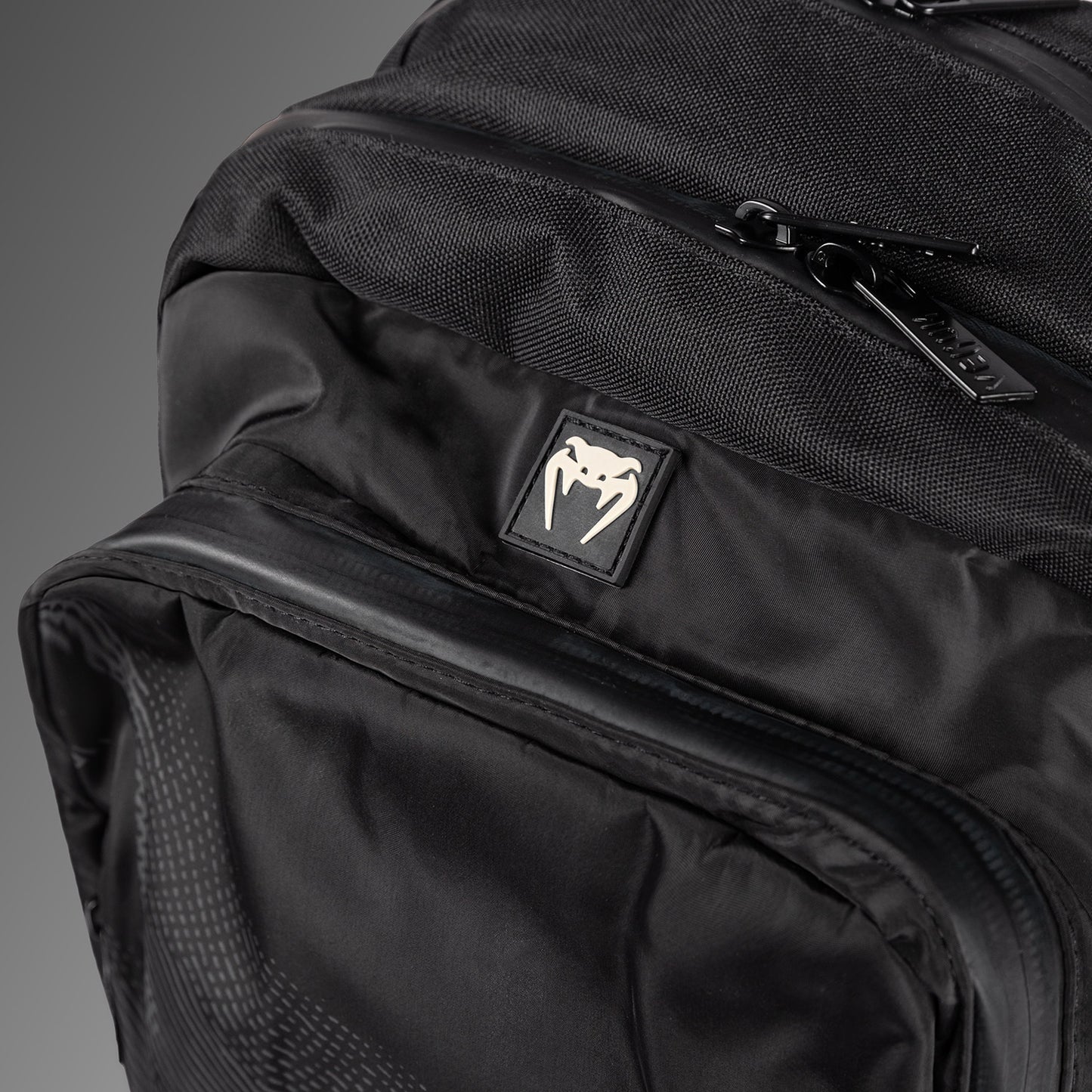 Venum Shockwave 背包 (20-25L)–黑色