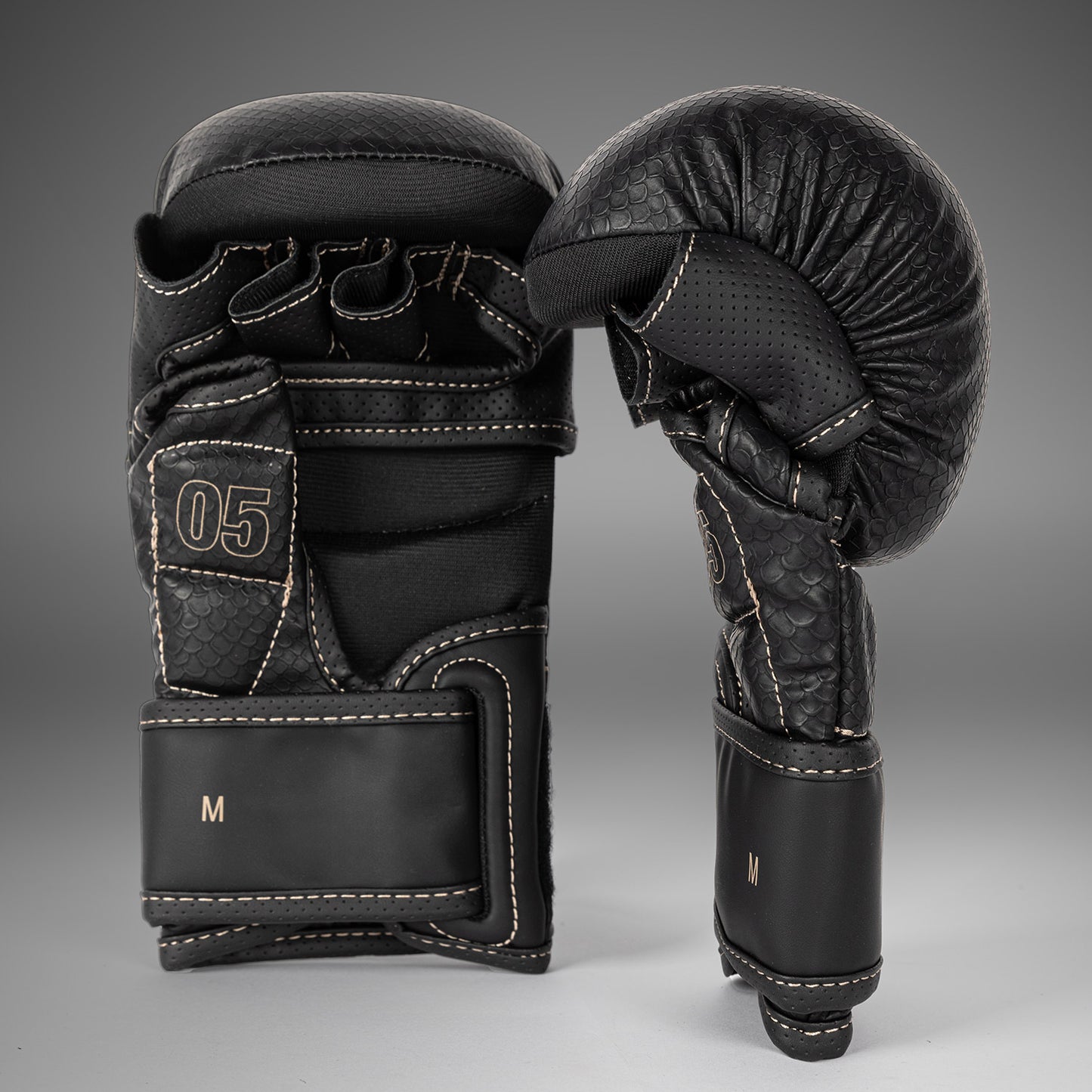 Venum Impact Evo Scales MMA实战手套 – 黑色