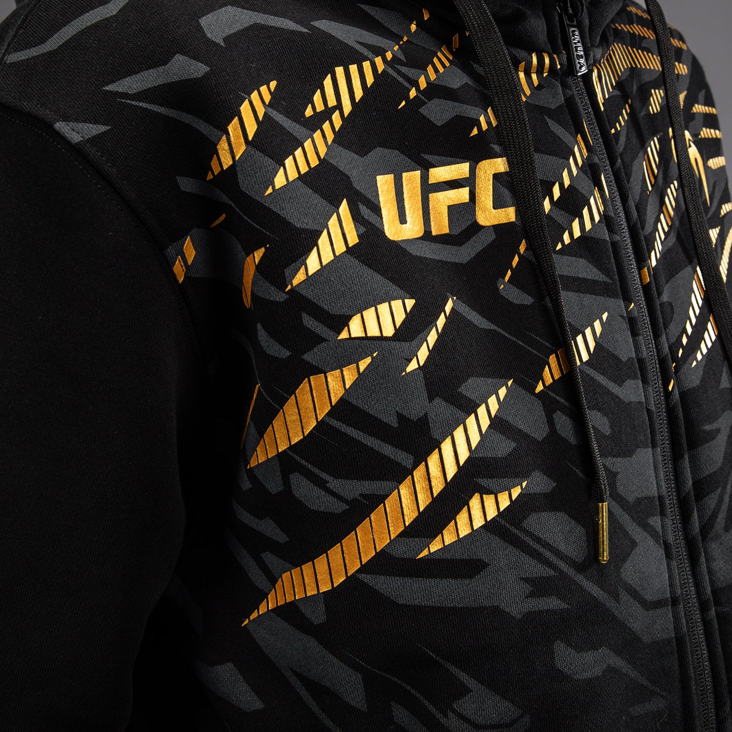 UFC Fusion by Venum 女士款 复制拉链连帽衫 – 冠军