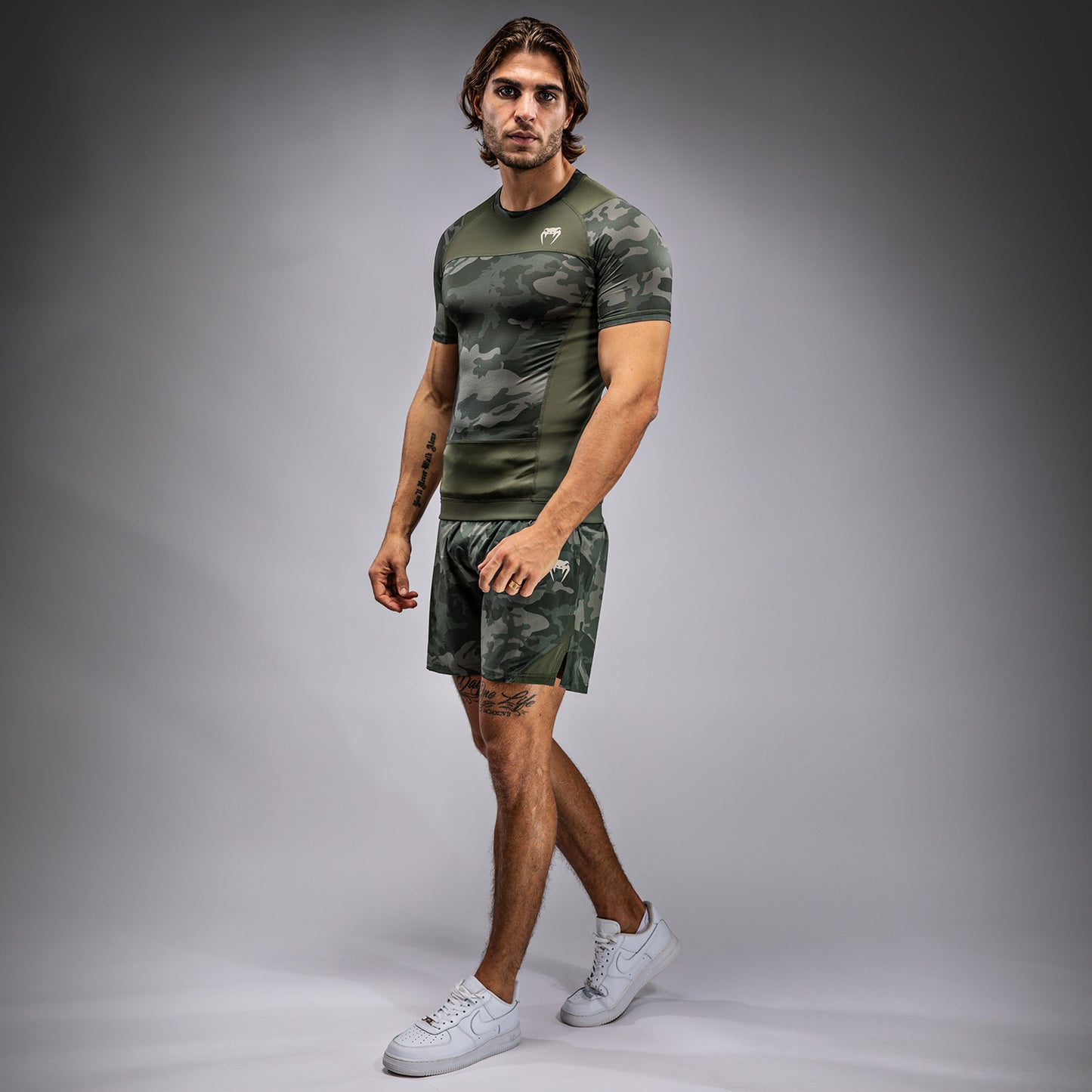 Venum G-Fit Air 男士短袖紧身防磨衣 – 军绿色迷彩