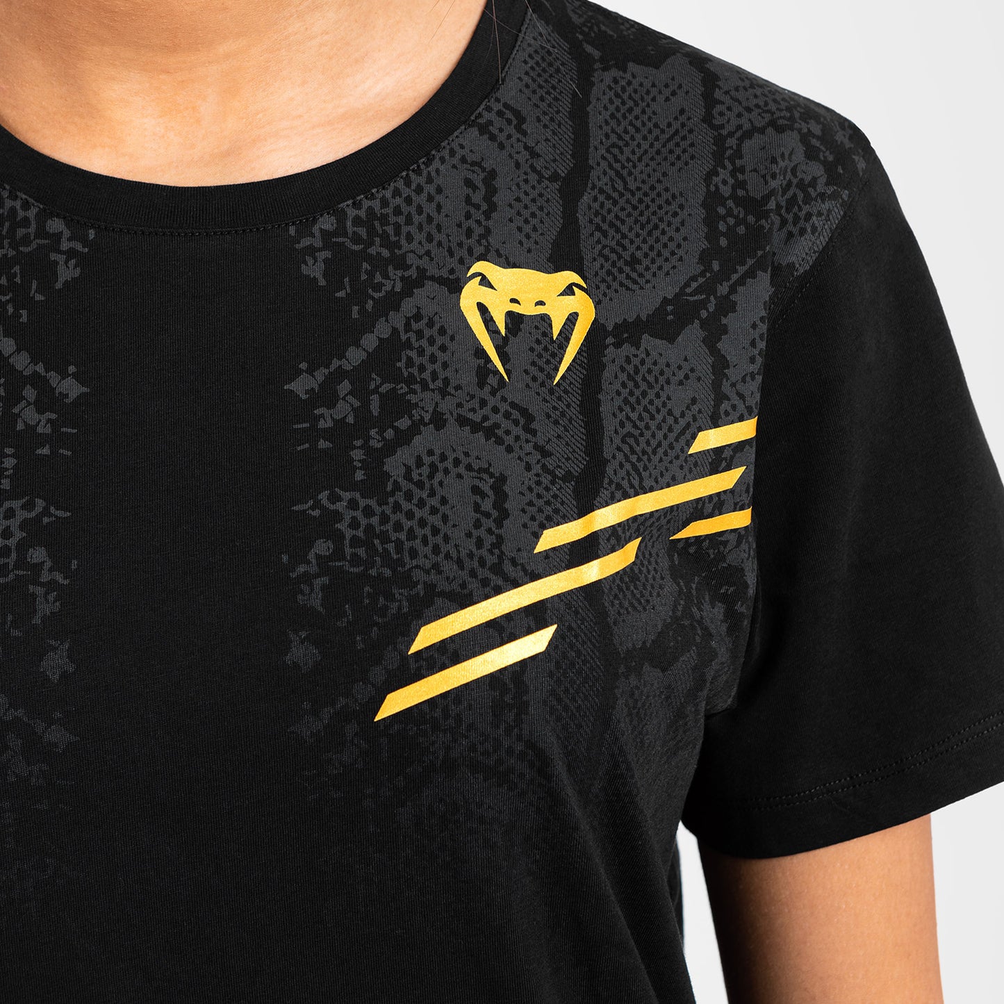 UFC Adrenaline by Venum Replica 女士短袖T恤 – Champion