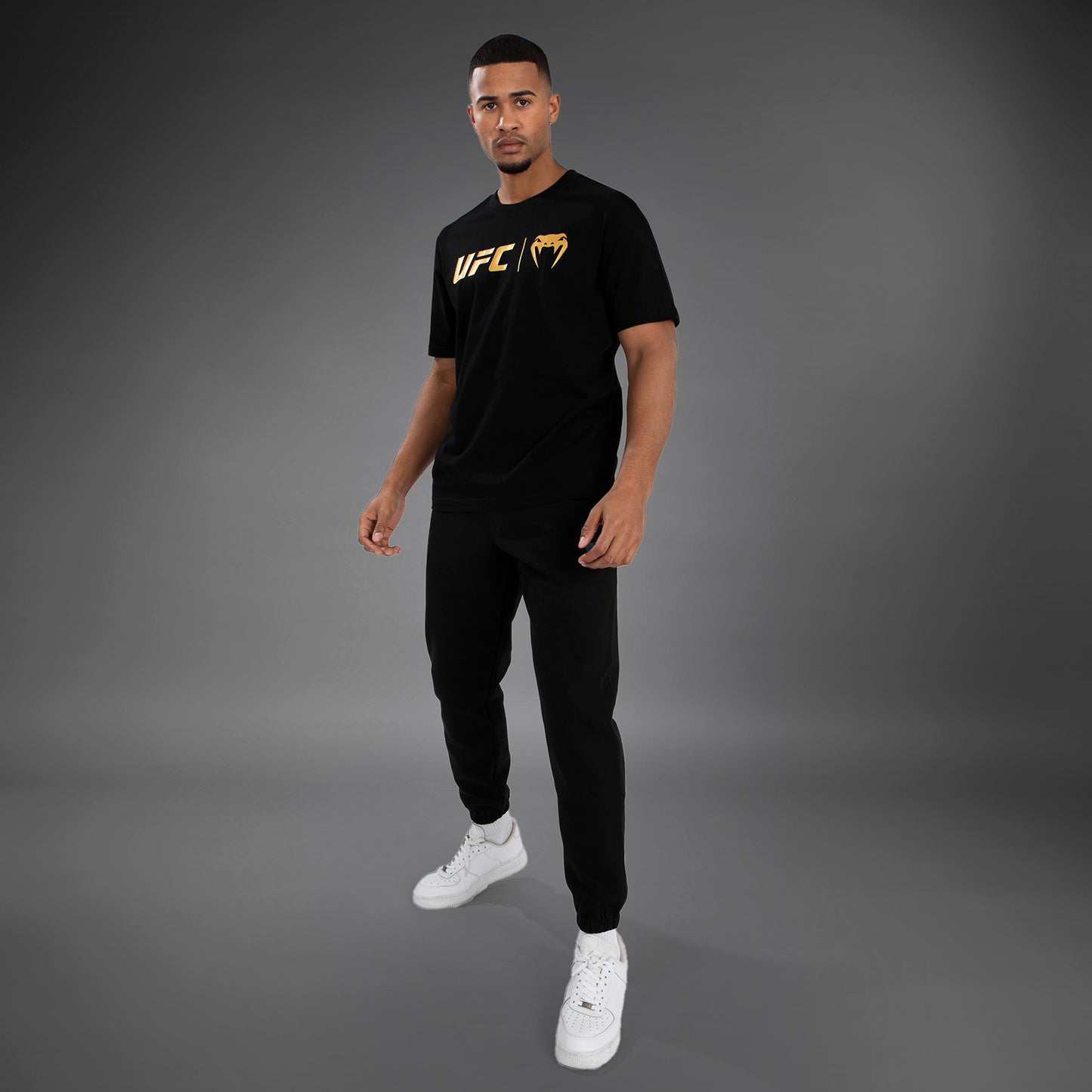 UFC Venum Classic T恤 – 黑色/金色