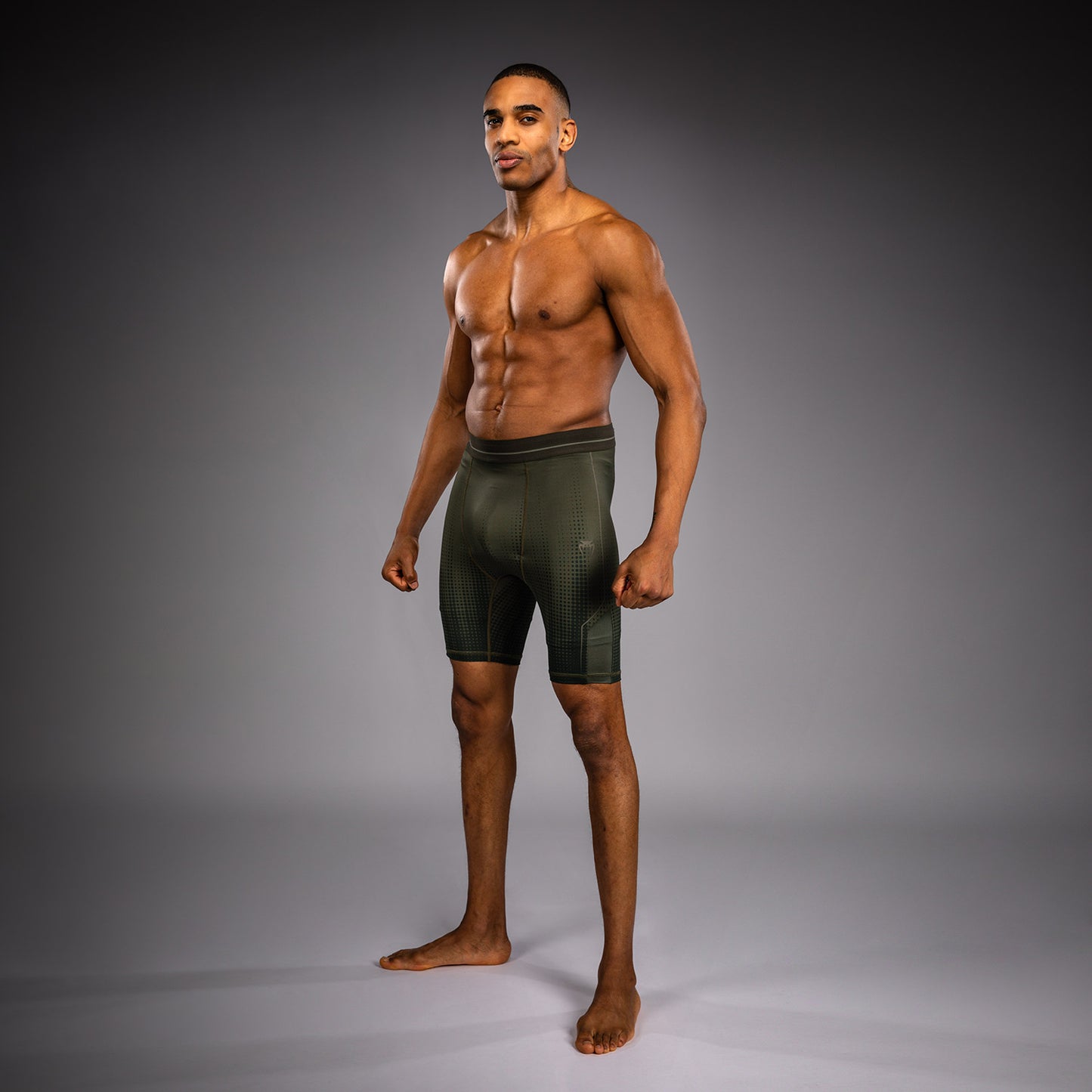Venum Stealth Vale Tudo 综合格斗短裤 – 卡其色/深绿色