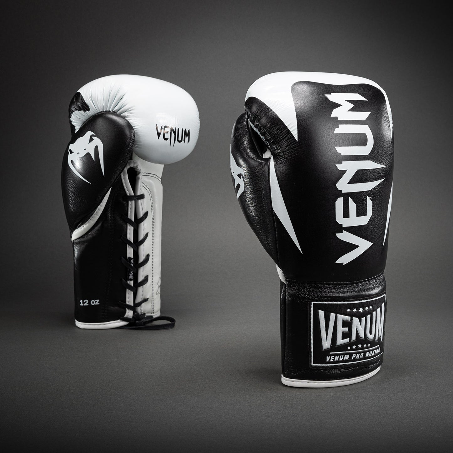Venum Hammer Pro 拳击手套带系带 – 黑色/白色