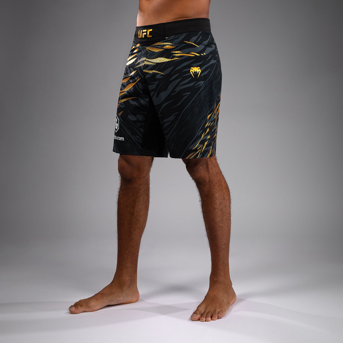 UFC Fusion by Venum Authentic Fight Night 男士格斗短裤 – 长款 – Champion