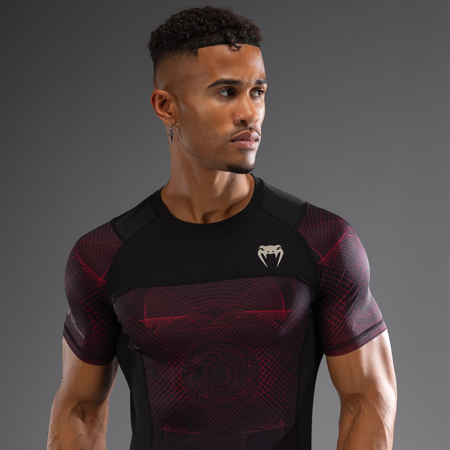 Venum G-Fit Air 男士短袖紧身防磨衣 – 深黑色/火红色