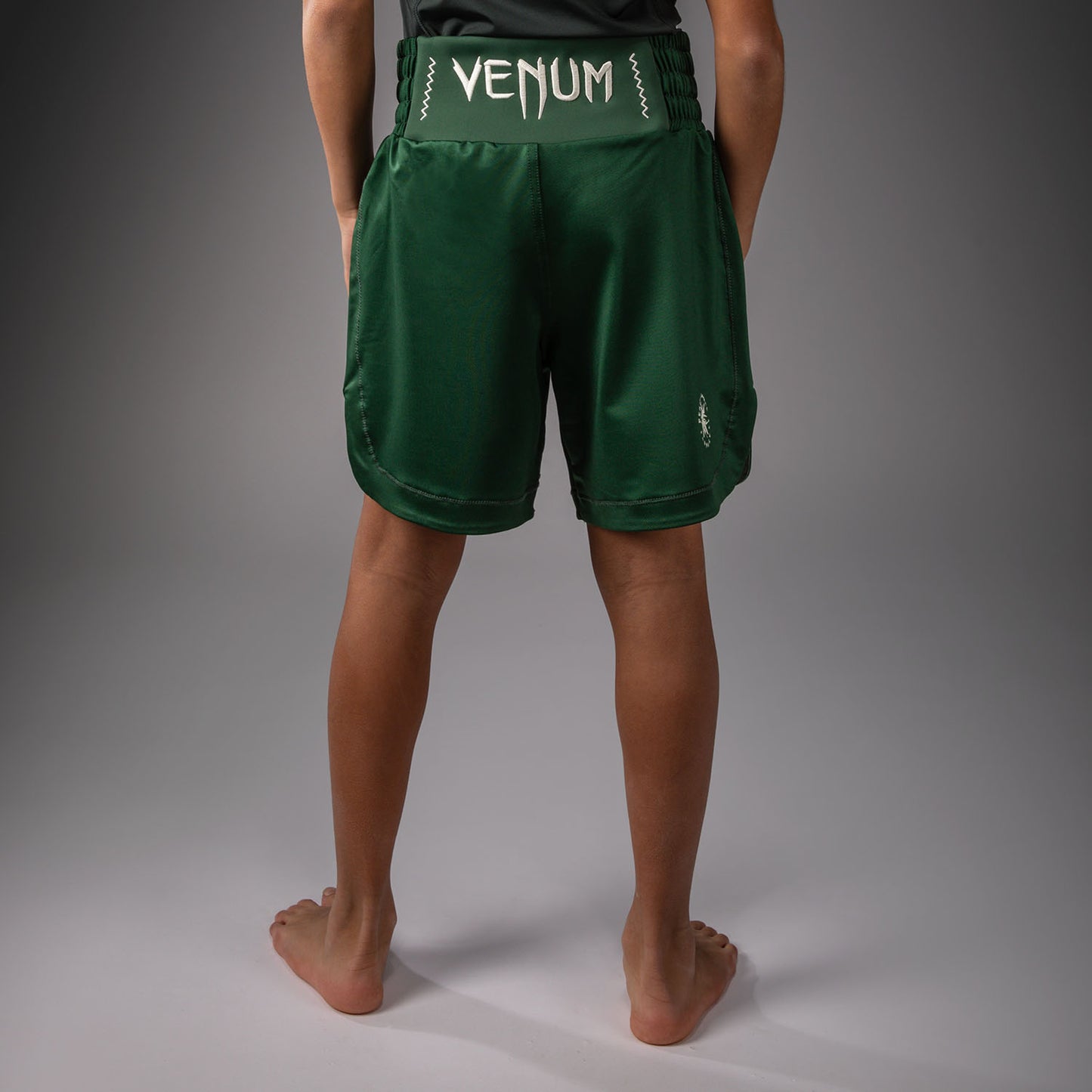 Venum Attack 儿童拳击短裤 – 森林绿/奶白色