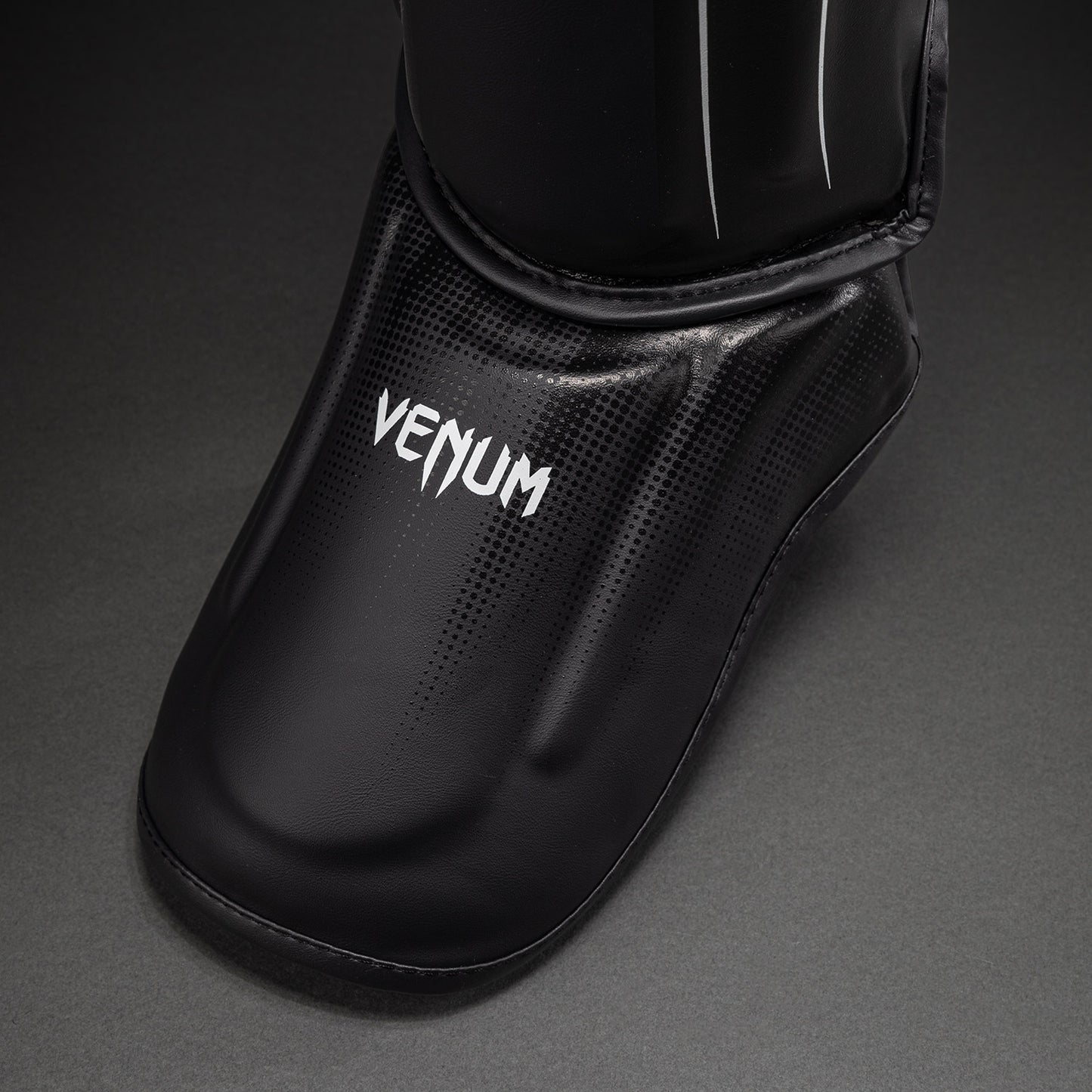 Venum Stealth 护胫 – 黑色/白色