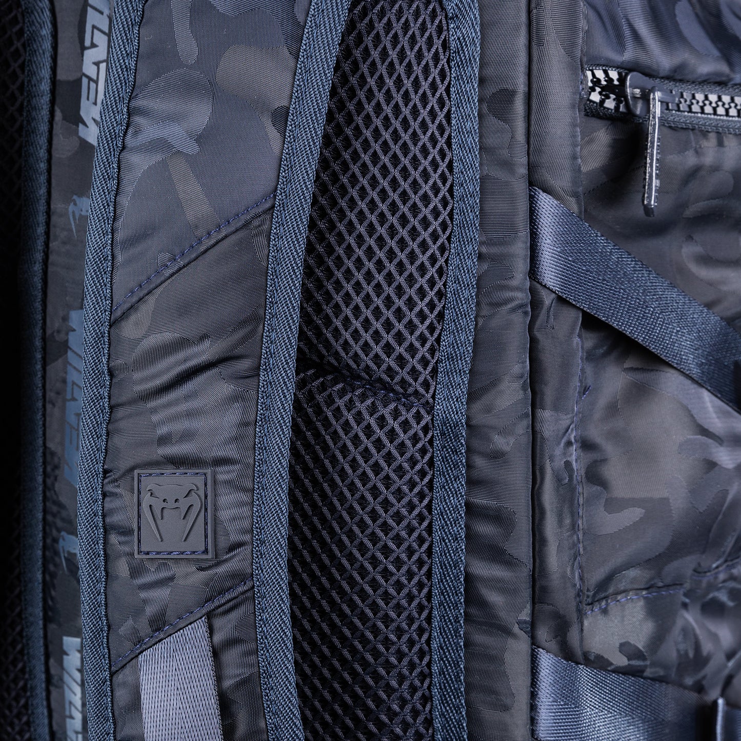 Venum Challenger Xtrem 背包 (50-63L) – 迷彩色/蓝色