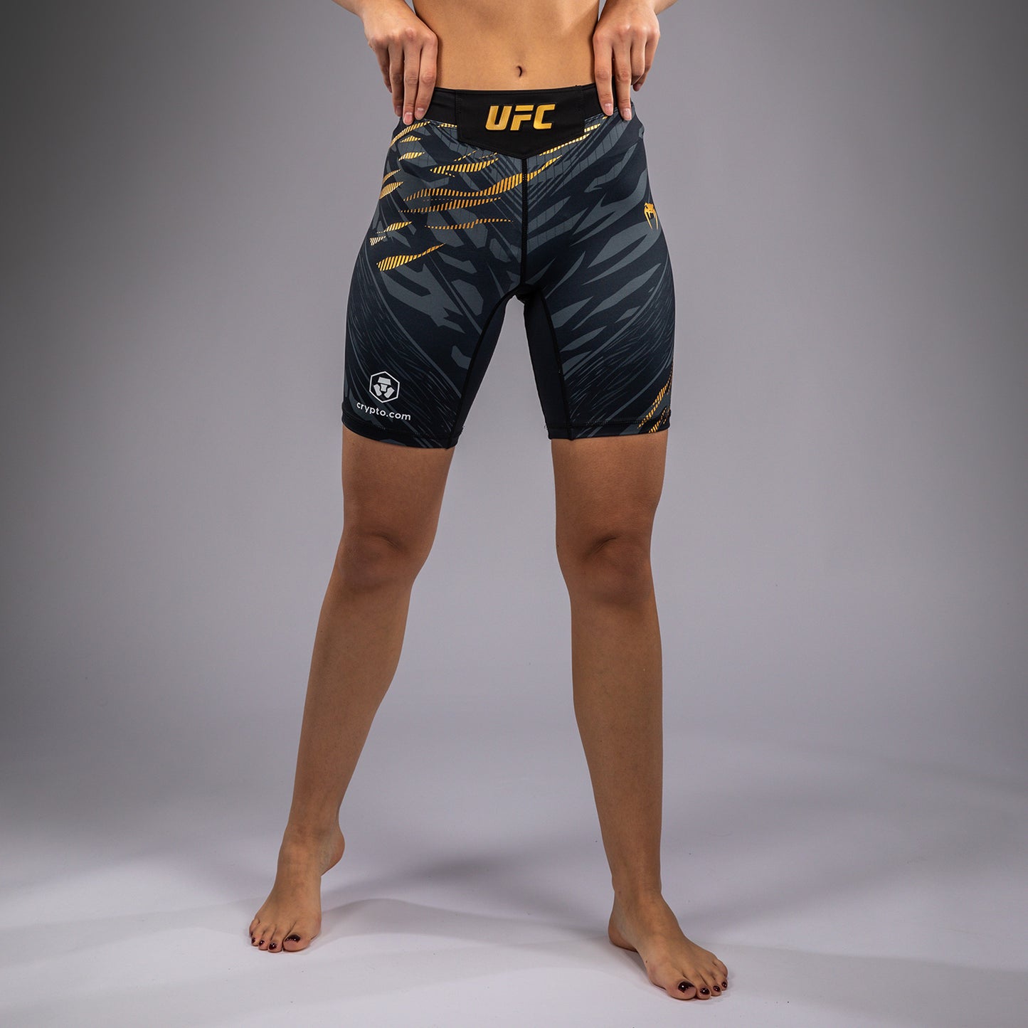 UFC Fusion by Venum Authentic Fight Night 女士综合格斗短裤 – 长款 – 冠军款