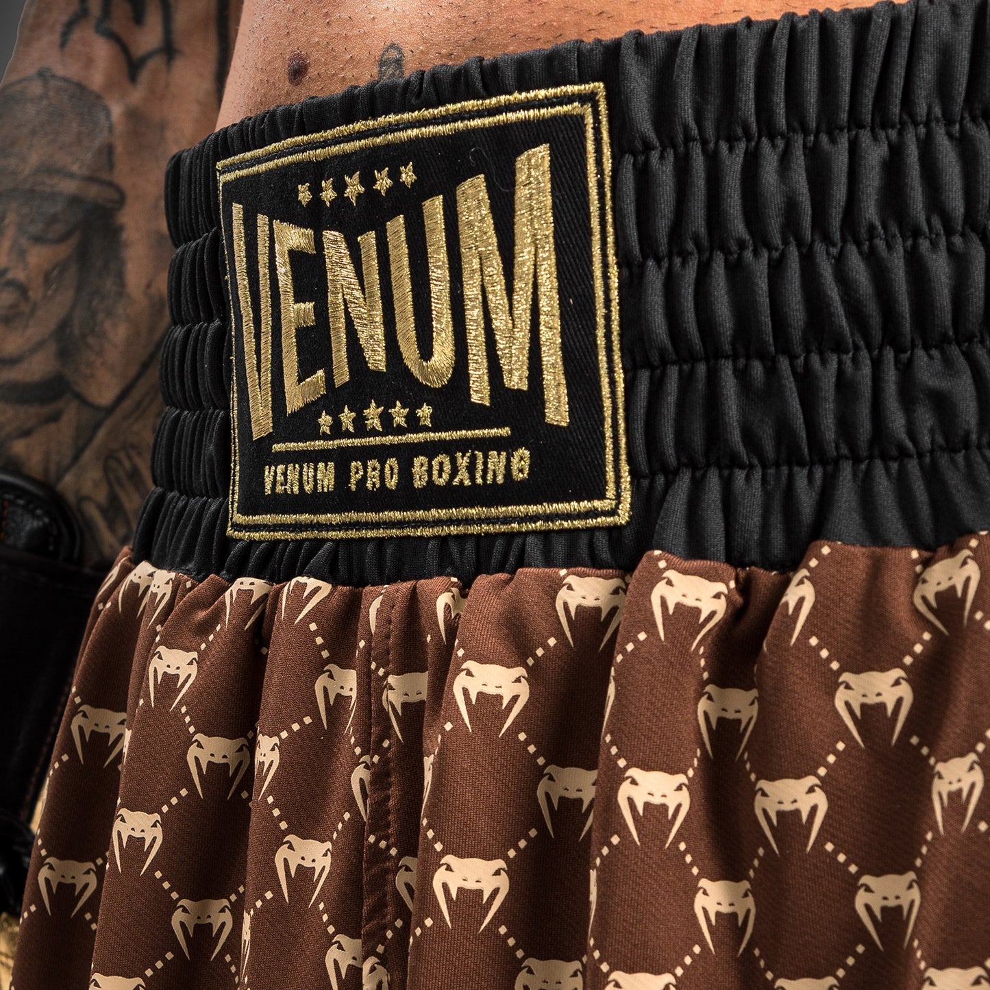 Venum Monogram 拳击短裤 – 黑色/棕色
