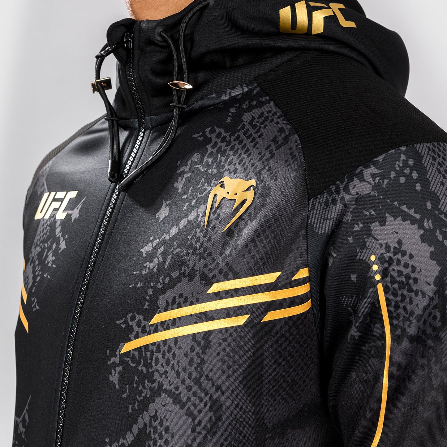 UFC Adrenaline by Venum Authentic Fight Night 男士款 走场连帽衫 – Champion