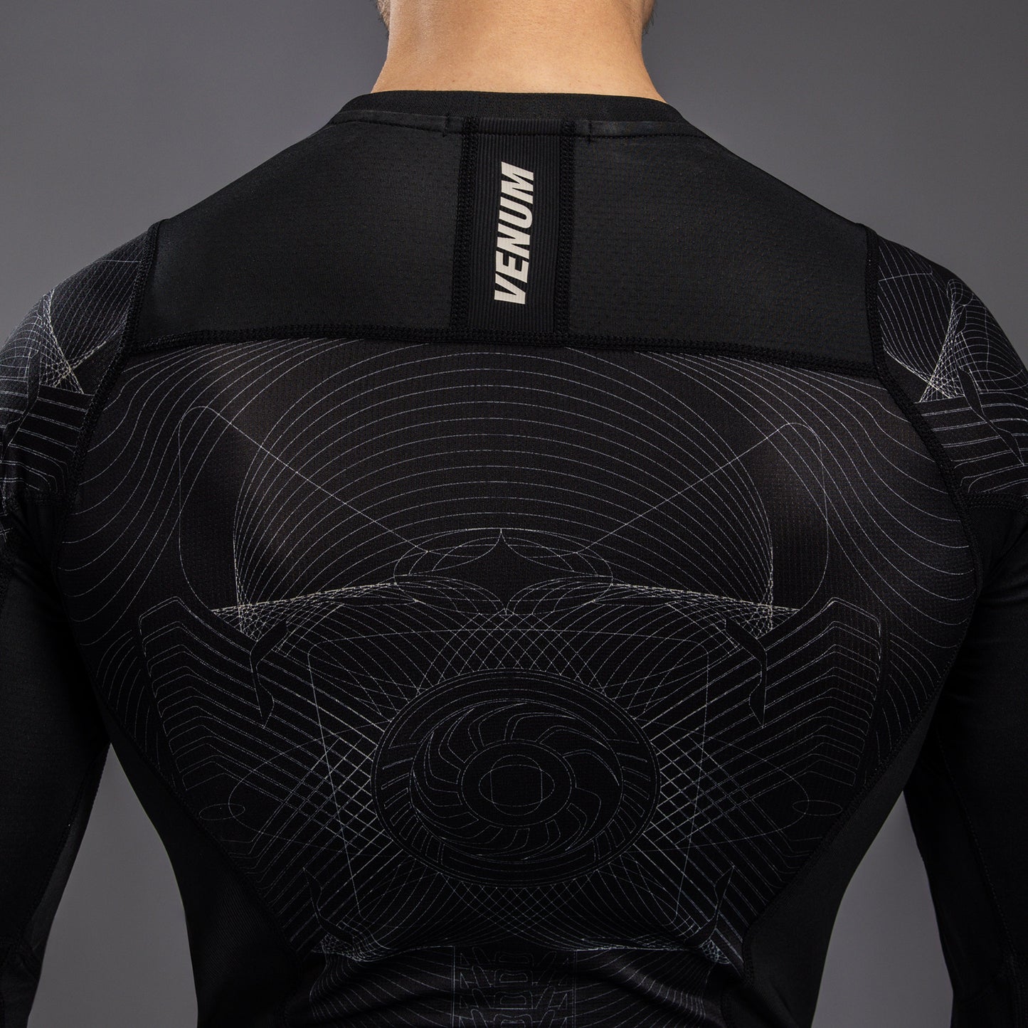 Venum G-Fit Air 男士长袖紧身防磨衣 – 深黑色/沙漠沙色