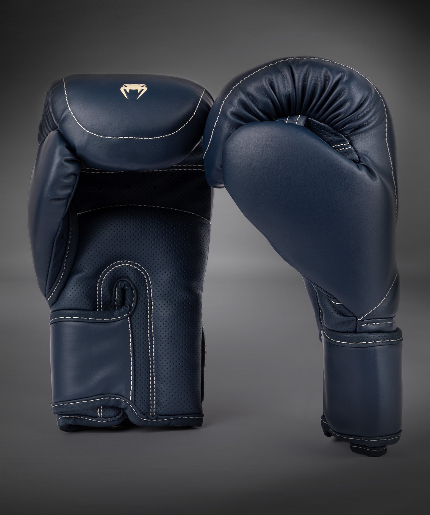 Venum Impact Evo 拳击手套 – 冰蓝色