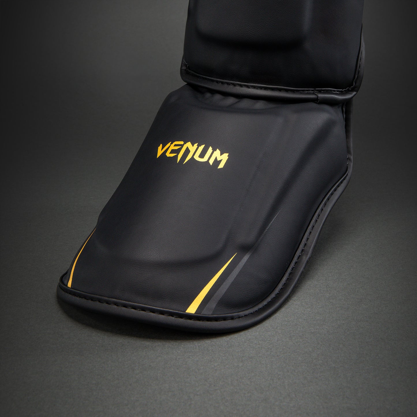 Venum G-Core 护胫 - 黑色/金色