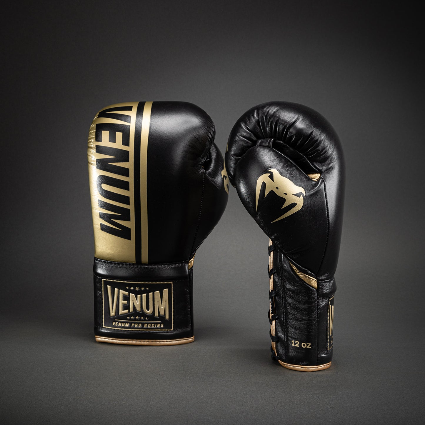 Venum Shield Pro 拳击手套带鞋带 – 黑色/金色