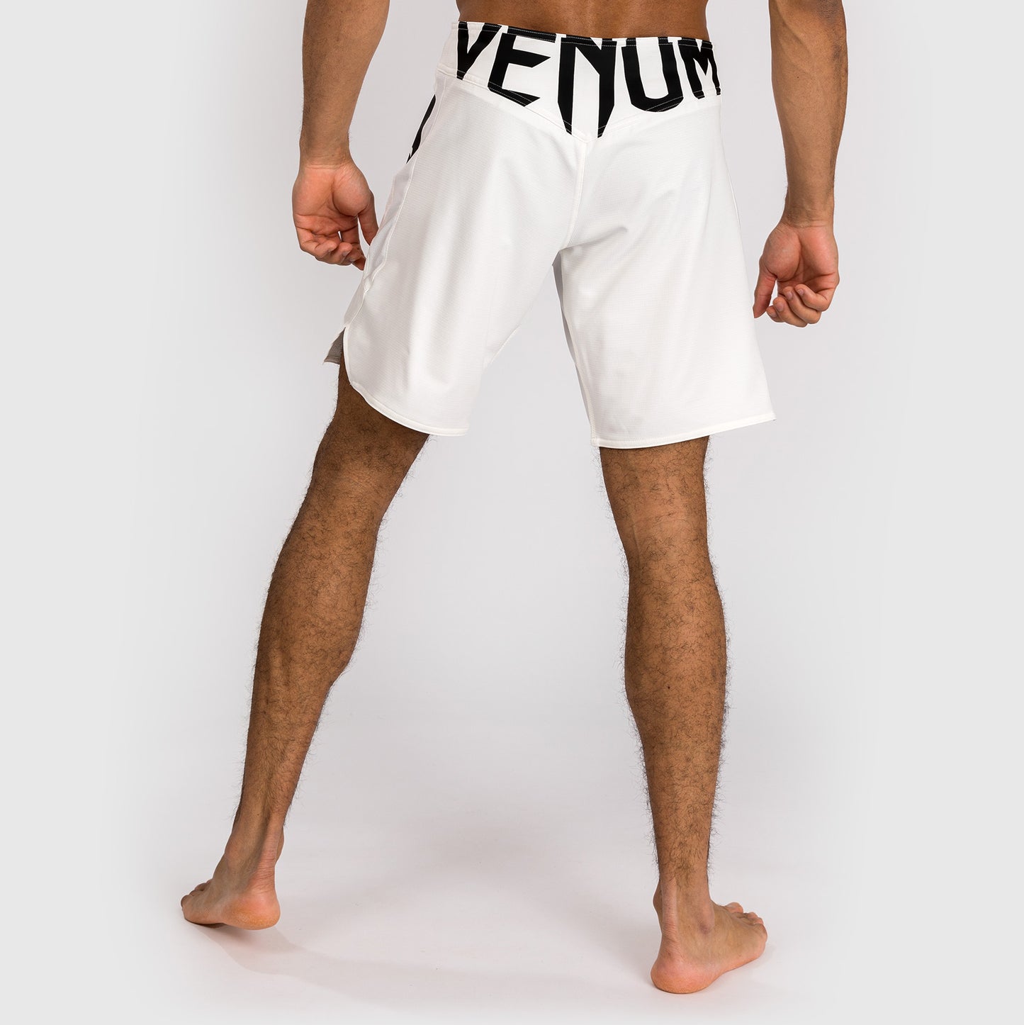 Venum Light 5.0 格斗短裤 – 白色/黑色