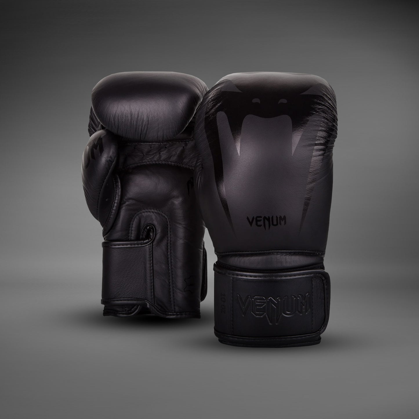 Venum Giant 3.0 拳击手套 – Nappa皮革 – 黑色/黑色