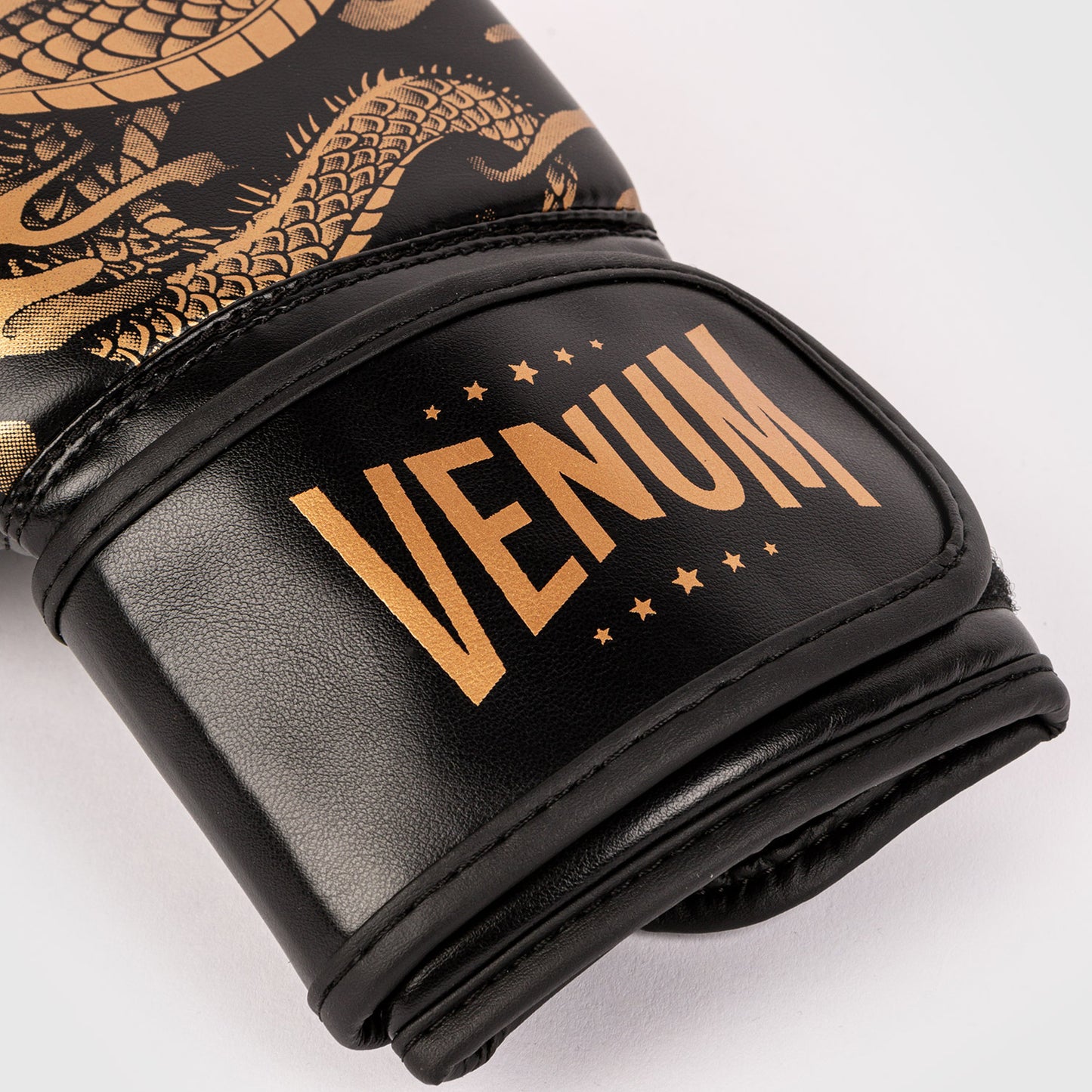Venum Dragon's Flight 儿童款拳击手套 – 黑色/青铜色