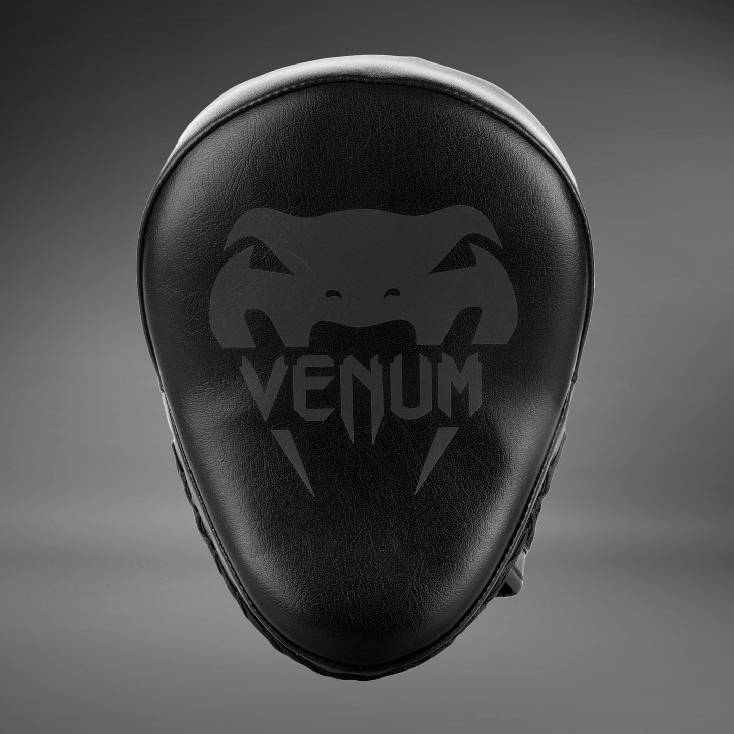 Venum Light Focus Mitts - 黑色/黑色（对）