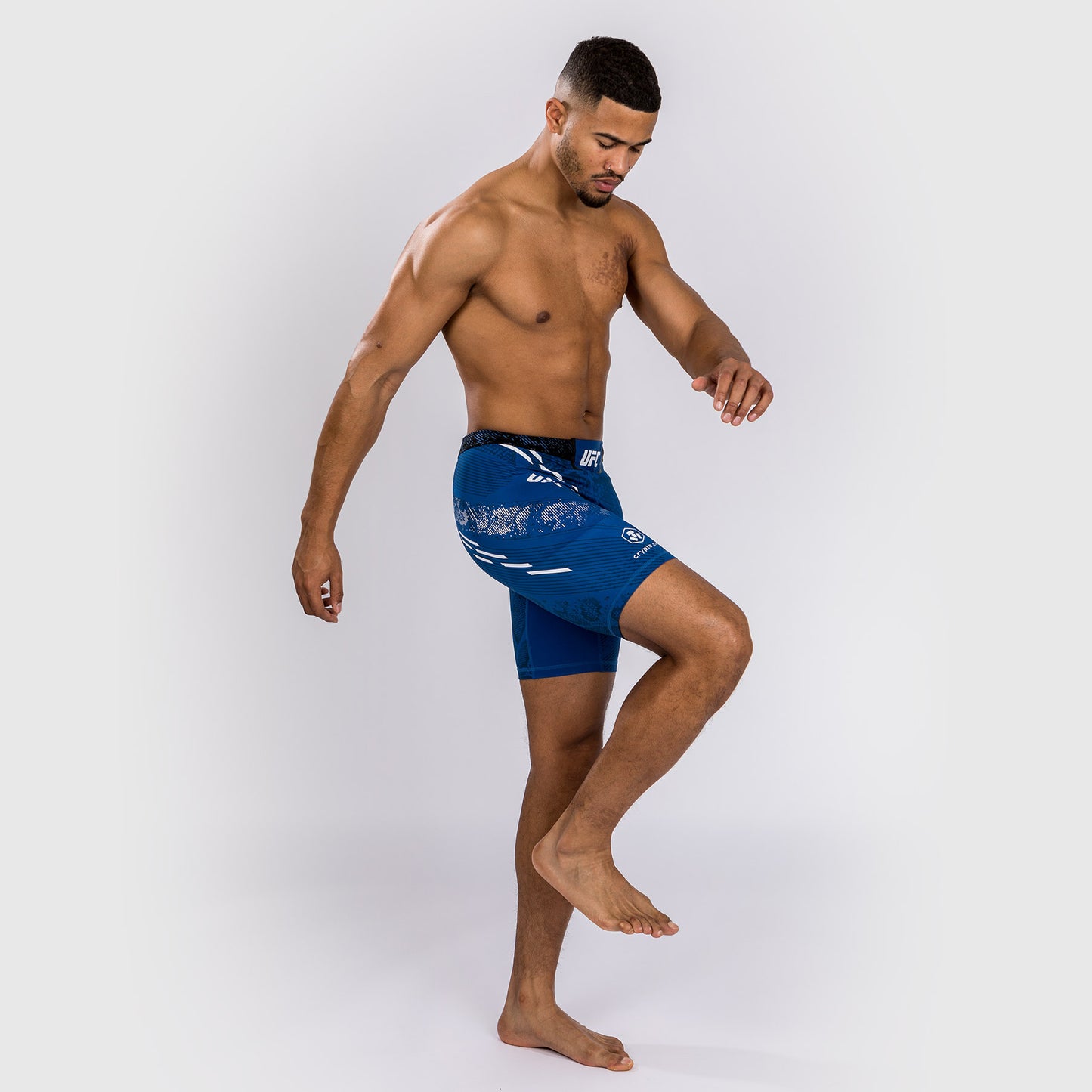 UFC Adrenaline by Venum Authentic Fight Night 男士综合格斗短裤 – 蓝色
