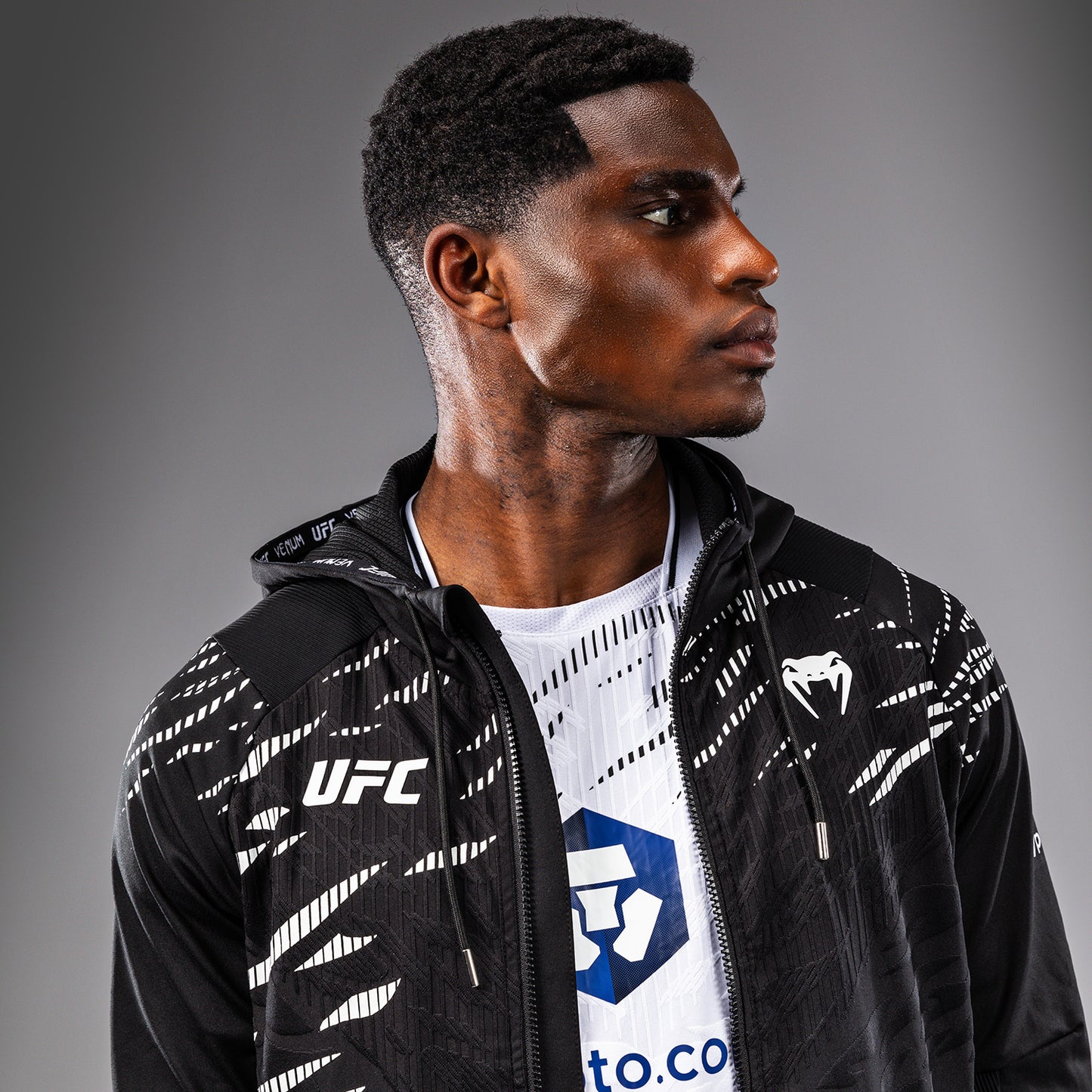 UFC Fusion by Venum Authentic Fight Night 男士款连帽衫 – 黑色