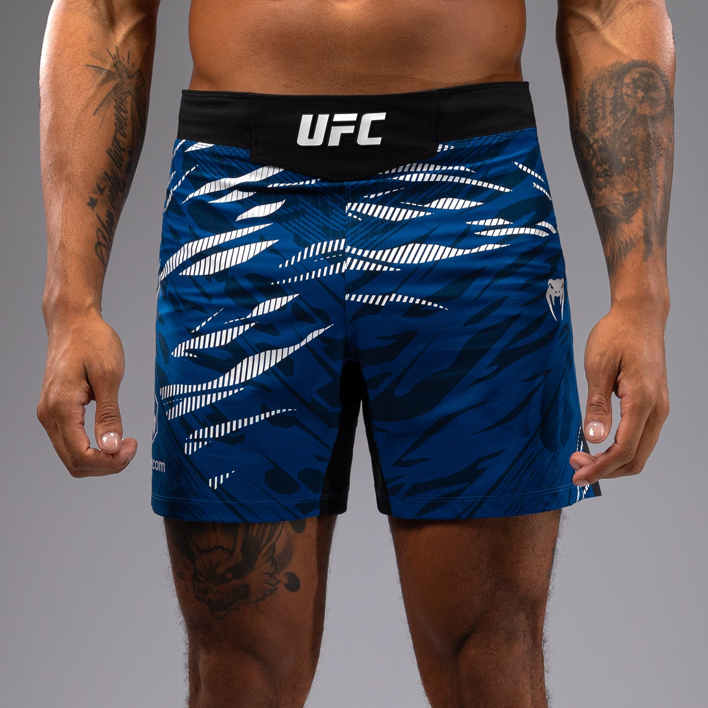 UFC Fusion by Venum Authentic Fight Night 男士格斗短裤 – 短款 – 蓝色