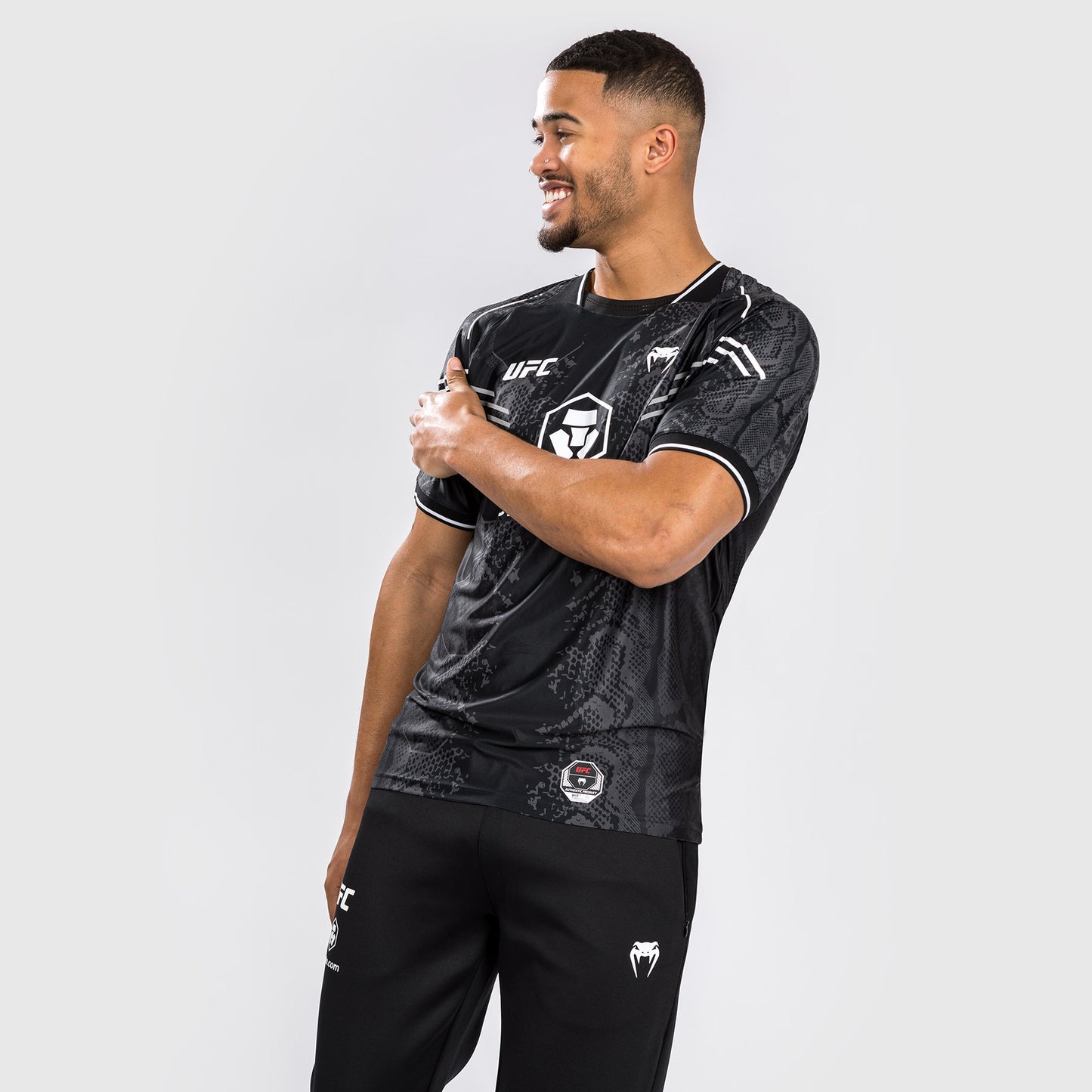 UFC Adrenaline by Venum Authentic Fight Night 男士Walkout球衣 – 黑色