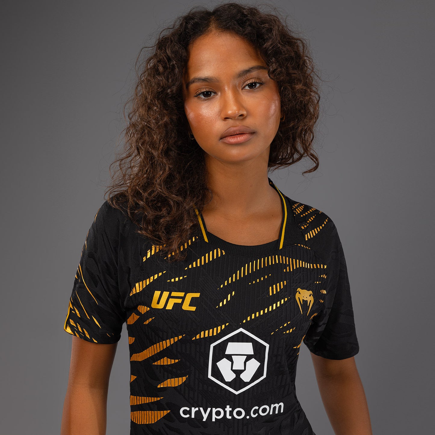 UFC Fusion by Venum Authentic Fight Night 女士款出场球衣 – 冠军