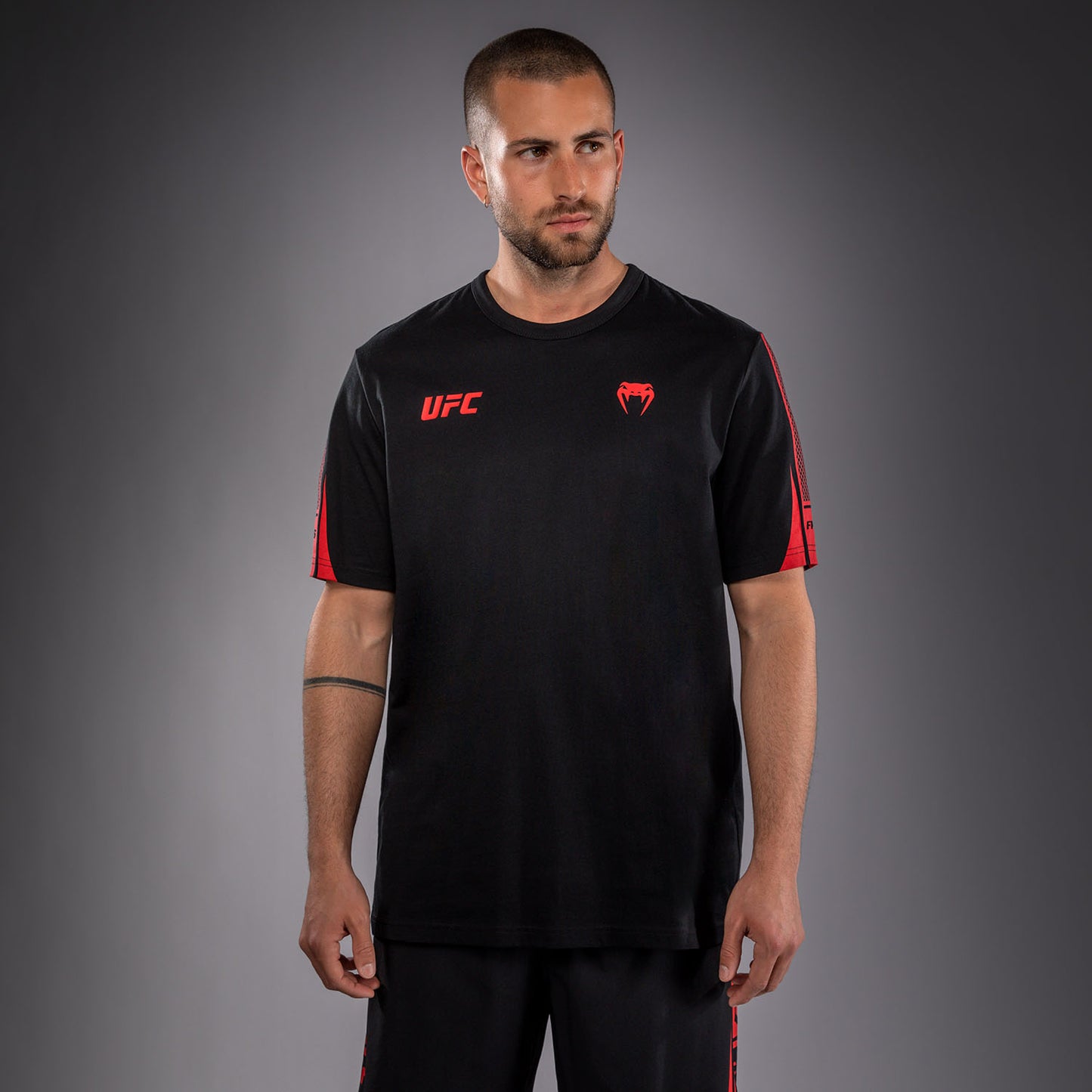 Venum UFC Unity by Venum Authentic Fight Week 男子短袖T恤 - 黑色