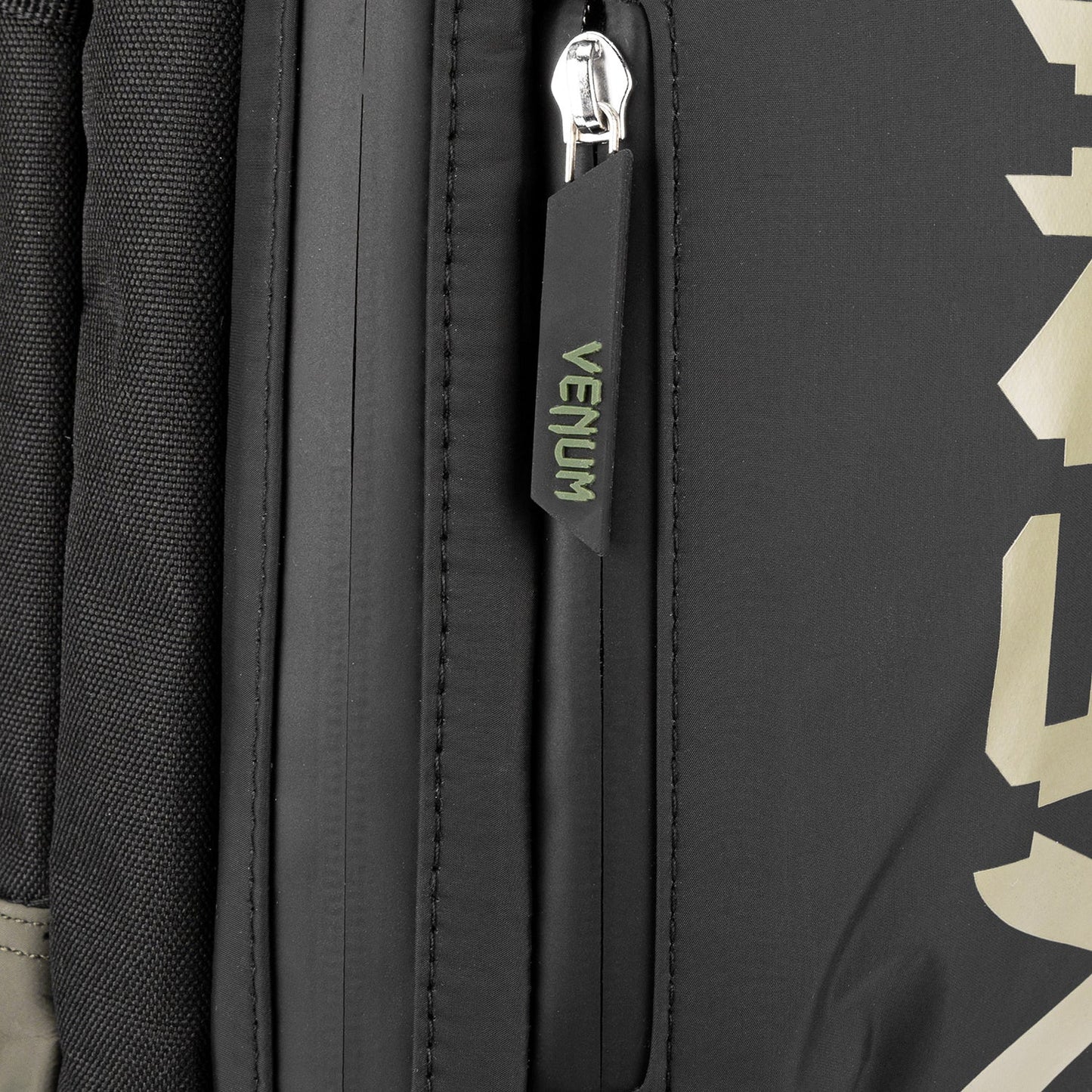 Venum Challenger Pro Evo 背包 (20-25L) – 卡其色/黑色