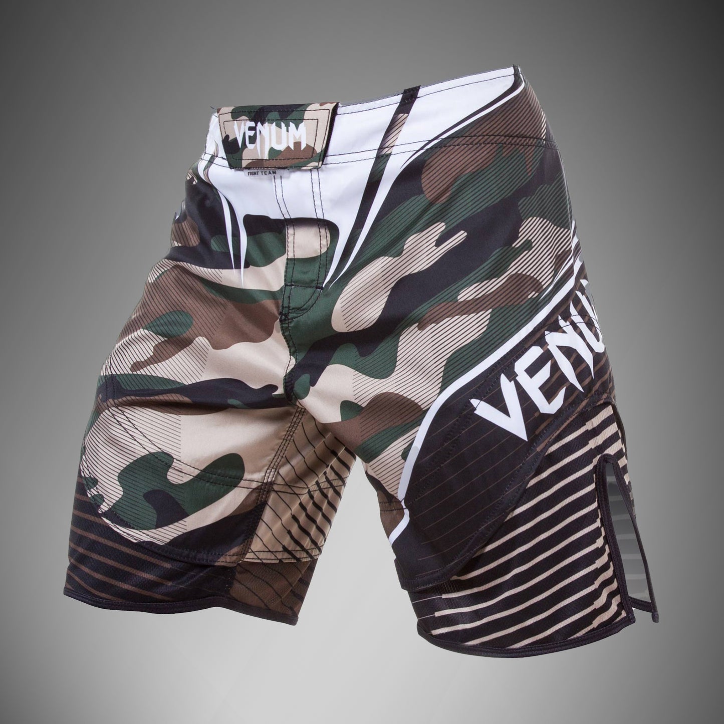 Venum Camo Hero 格斗短裤 – 绿色/棕色