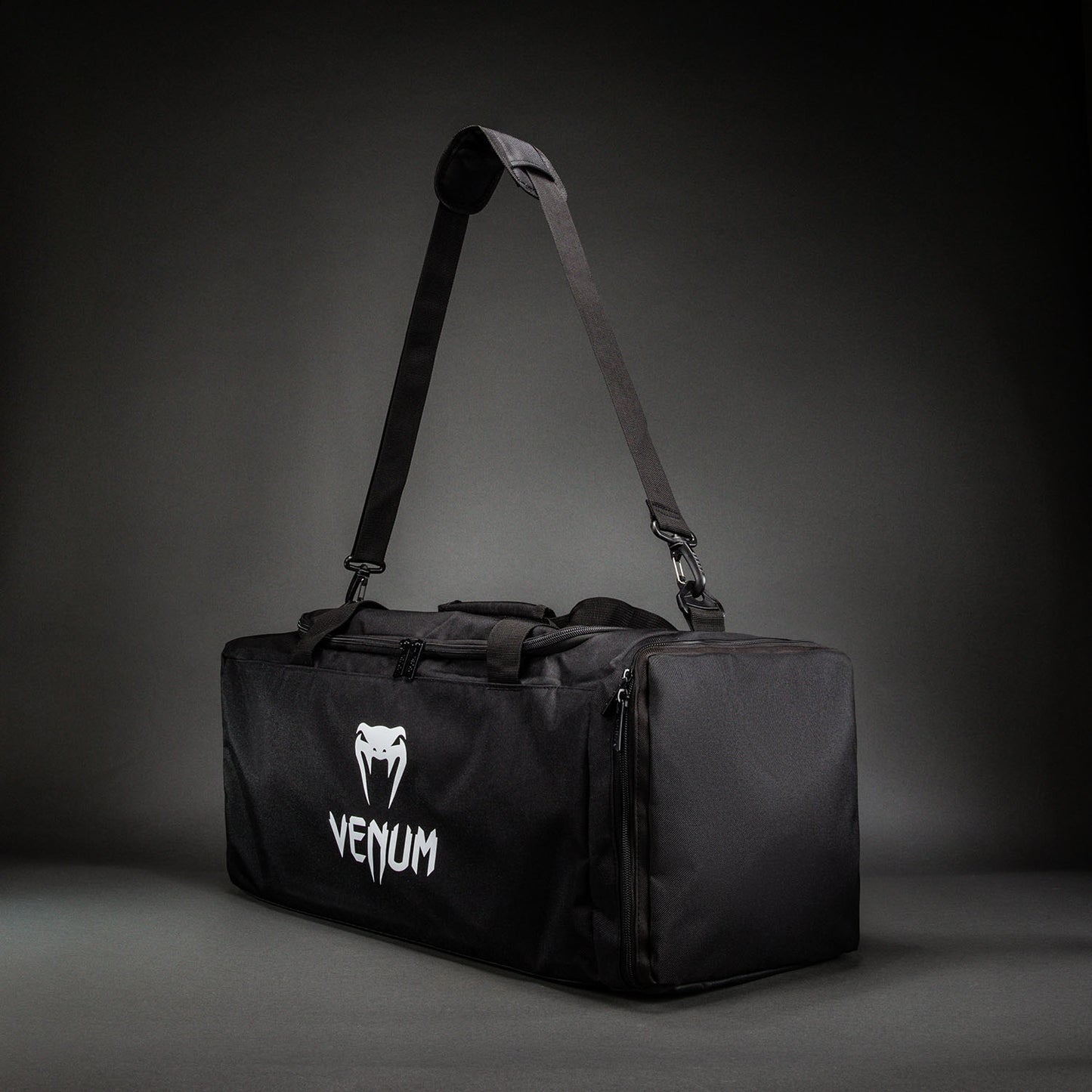 Venum Essential 运动包 (37L) – 黑色