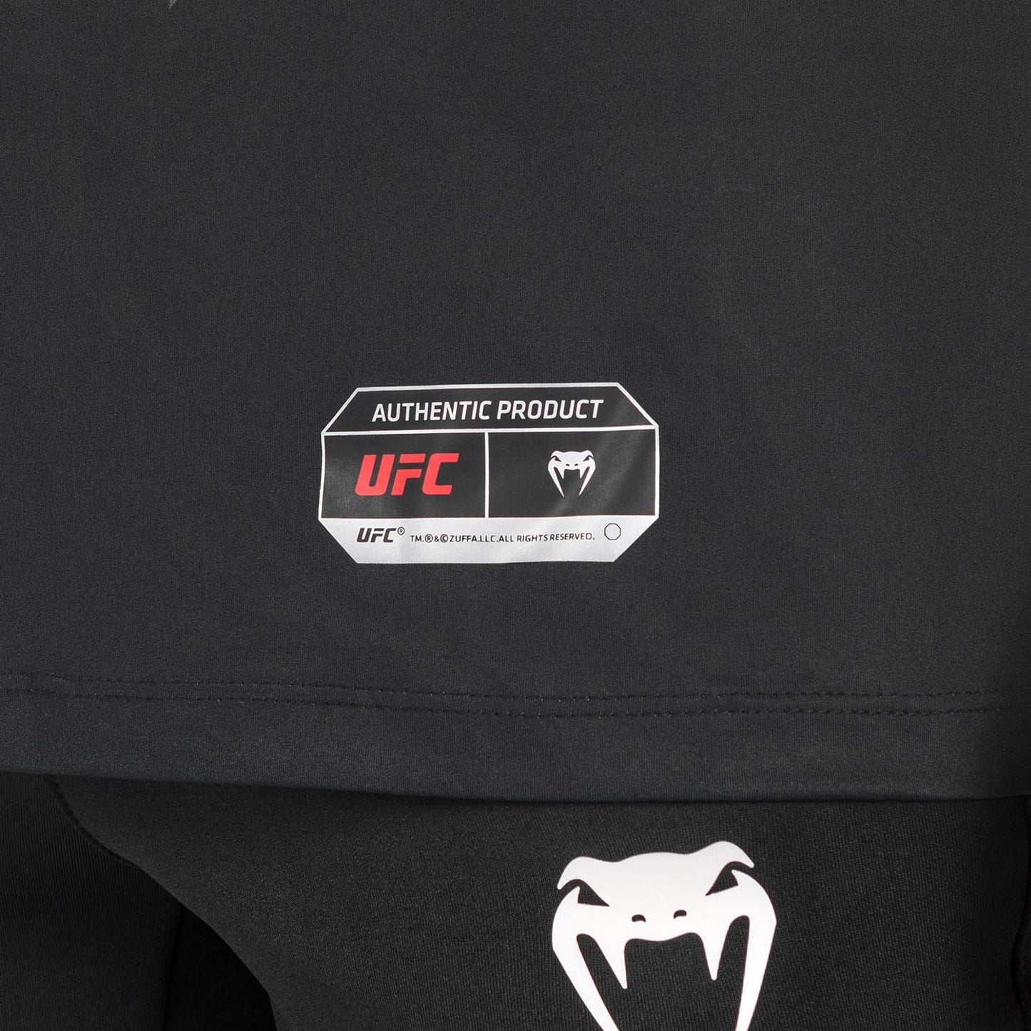 UFC Venum Authentic Fight Night 2.0 Kit 男士走场T恤 – 黑色