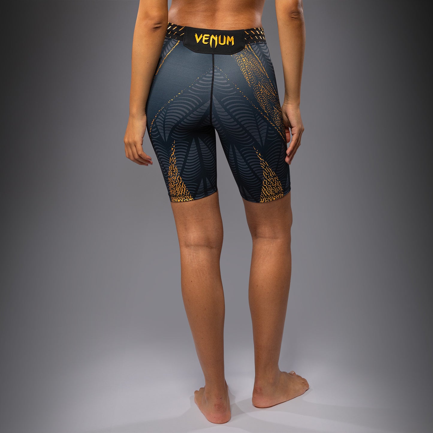 Women's UFC Zenith by Venum Champion Authentic 长款综合格斗短裤