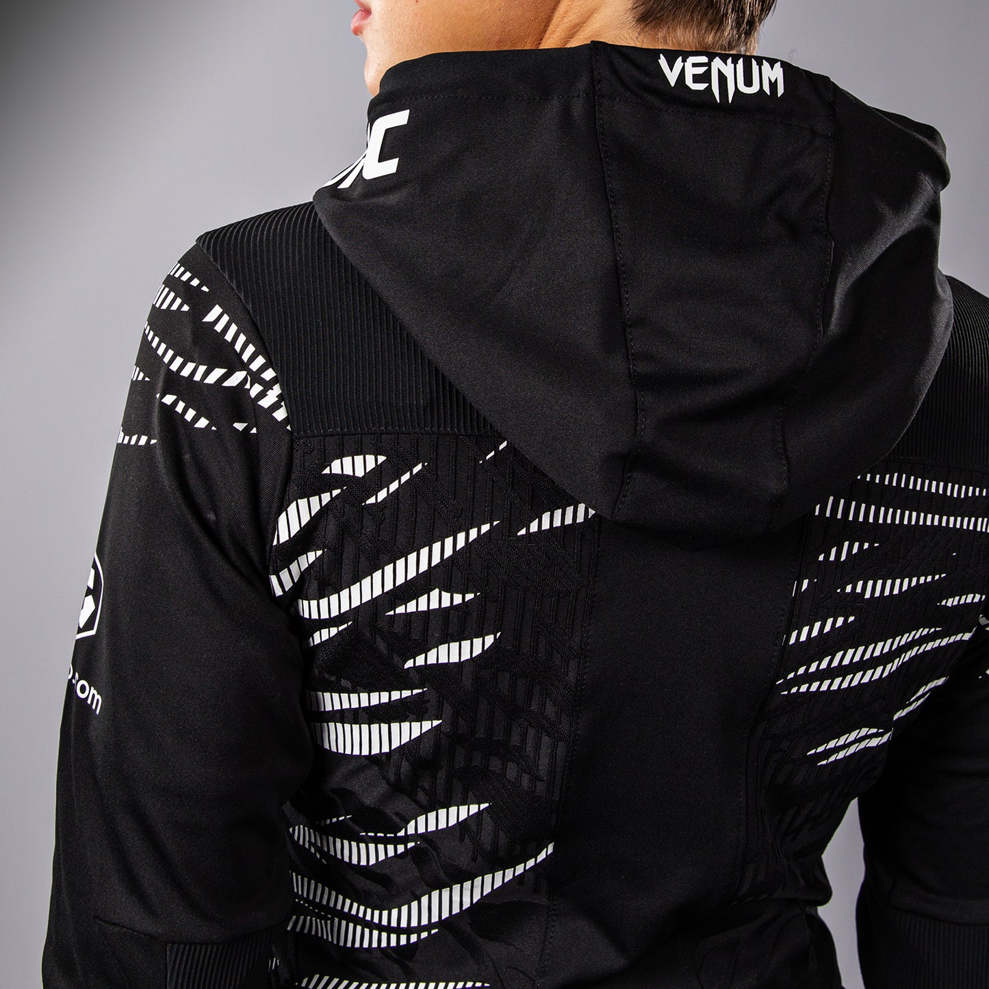 UFC Fusion by Venum Authentic Fight Night 女士款连帽衫 – 黑色
