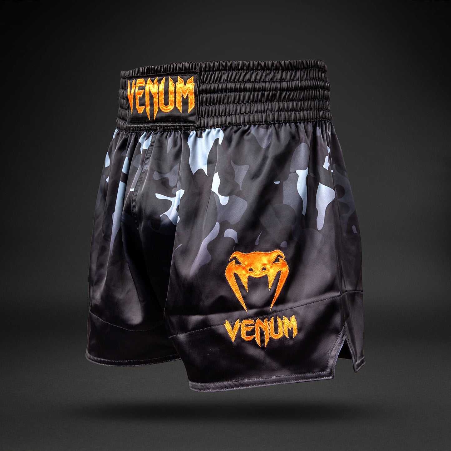 Venum Classic 泰拳短裤 – 黑色迷彩/橙色