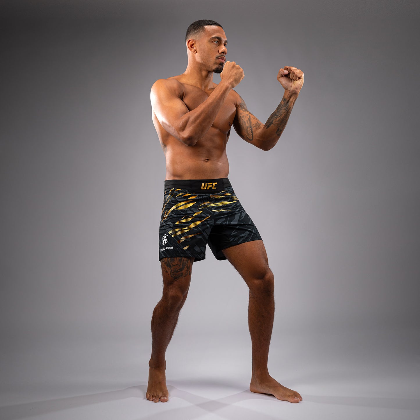 UFC Fusion by Venum Authentic Fight Night 男士格斗短裤 – 短版 – 冠军款