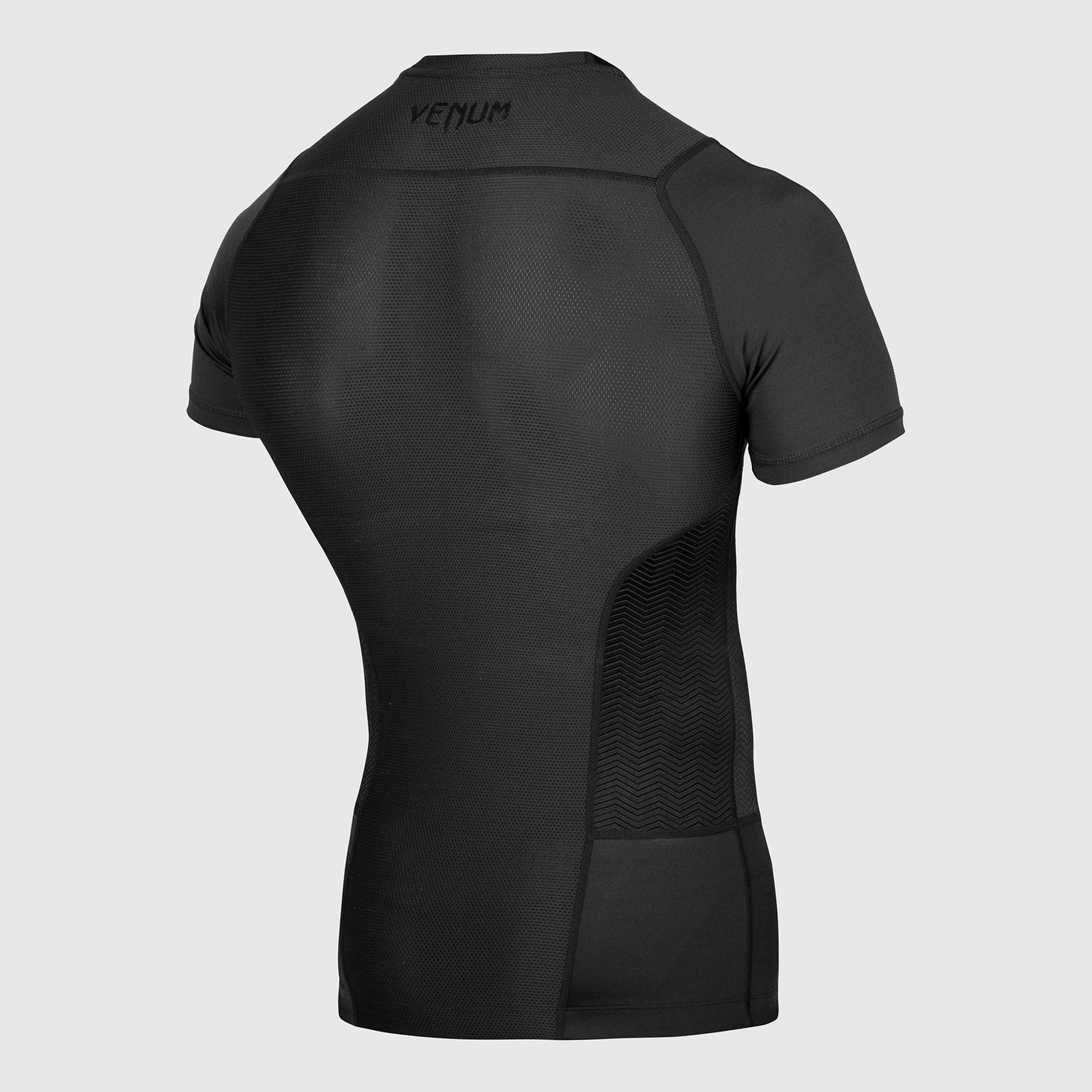 Venum G-Fit 紧身防磨衣–短袖–黑色