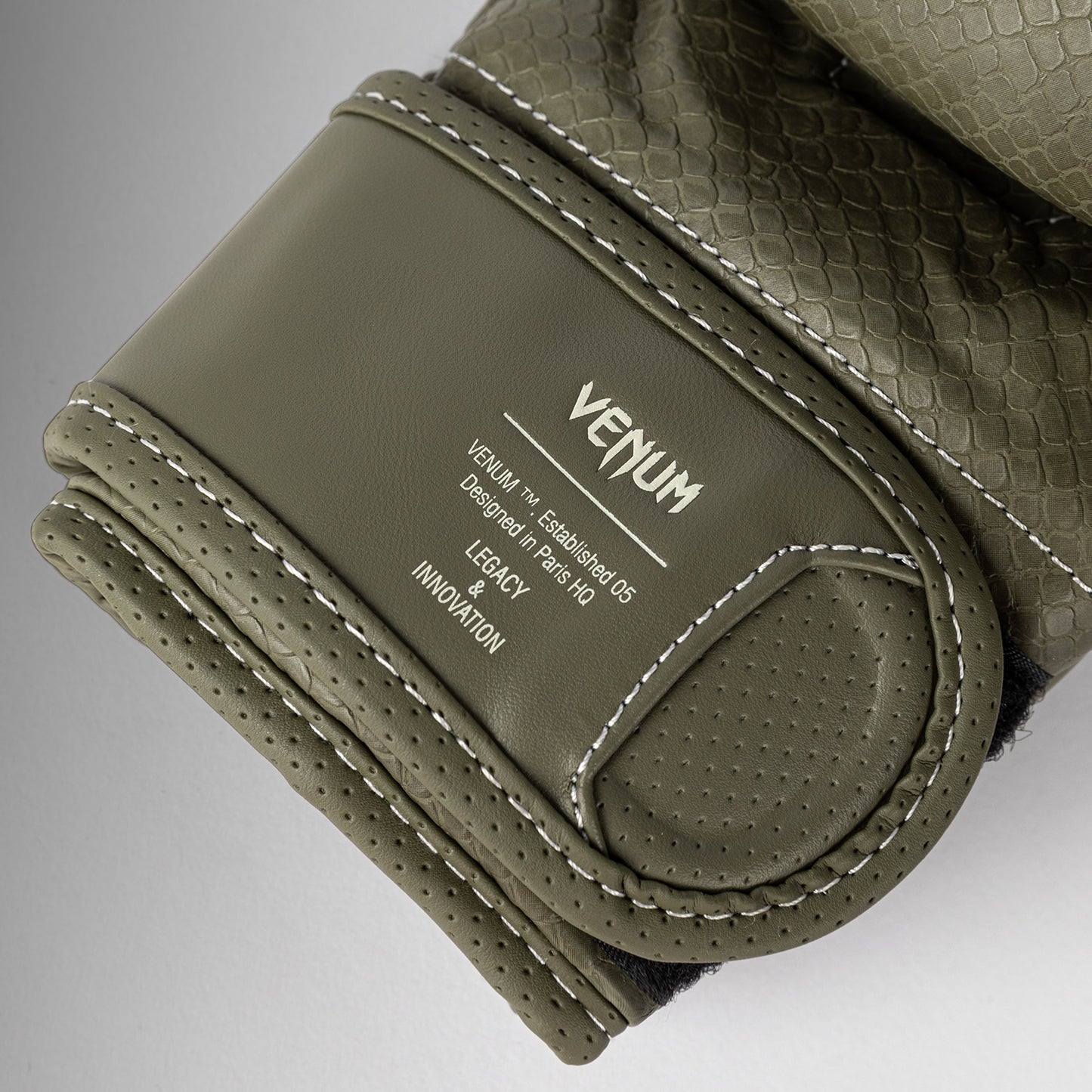 Venum Impact Evo Scales MMA手套 – 军绿色