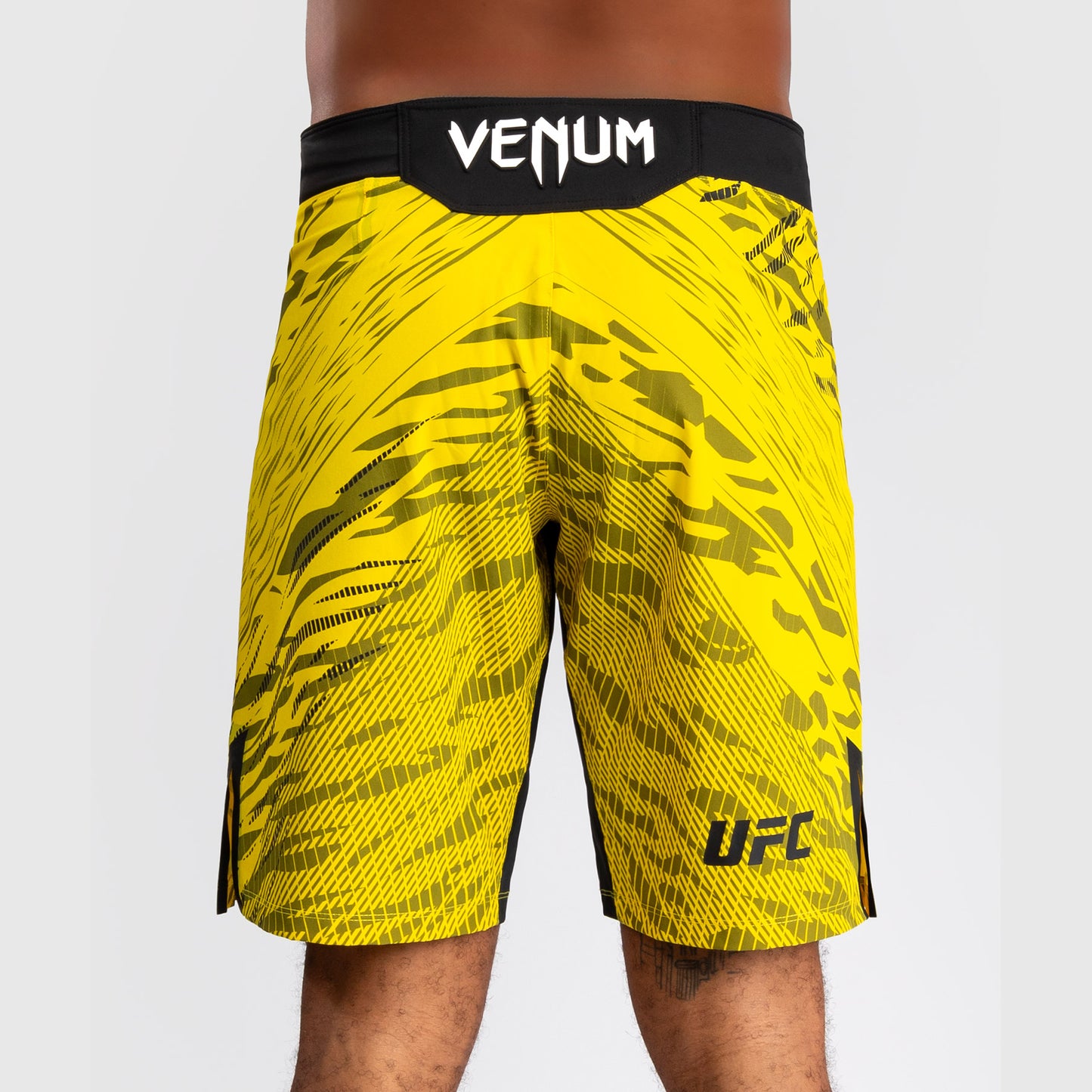 UFC Fusion by Venum Authentic Fight Night 男士格斗短裤 – 长款 – 黄色