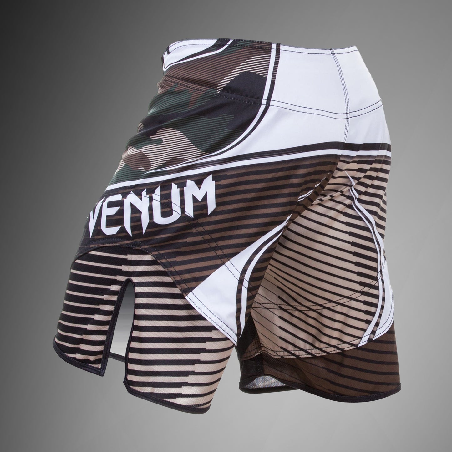 Venum Camo Hero 格斗短裤 – 绿色/棕色