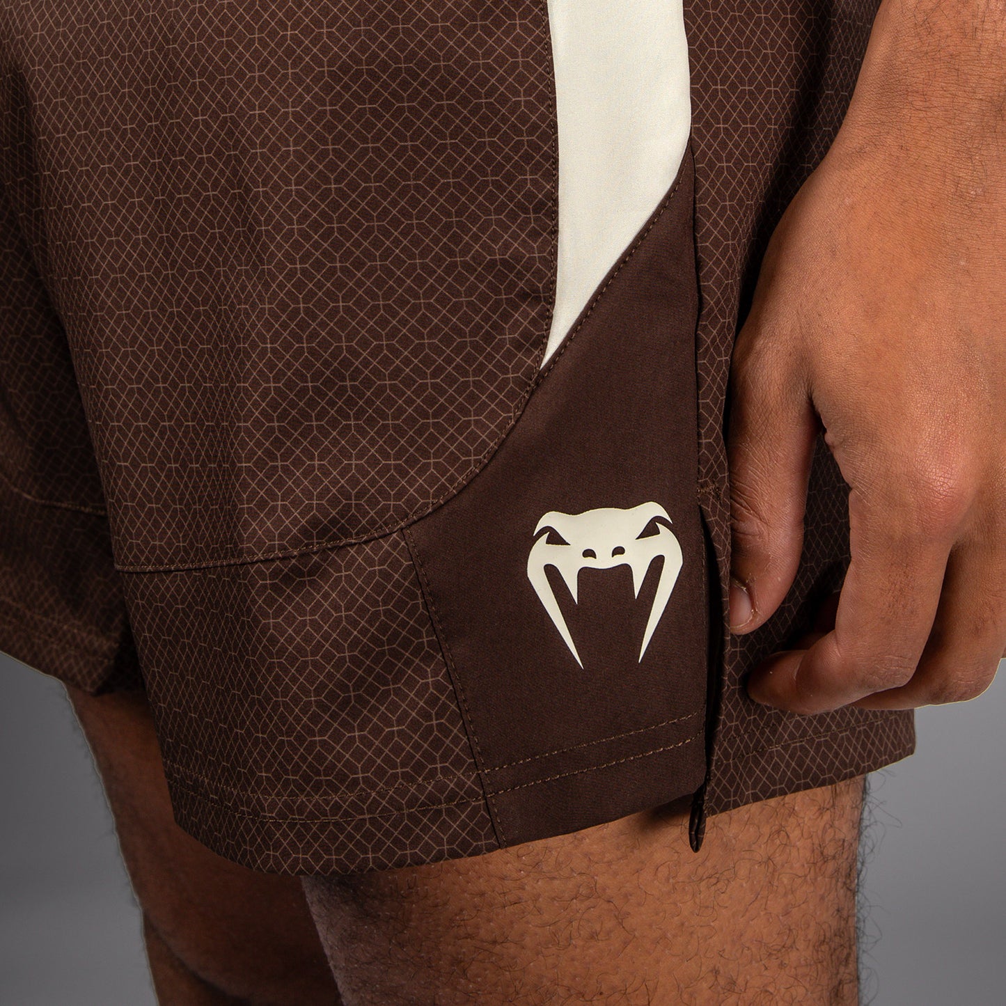 Venum X Roger Gracie Academy 格斗短裤 – 深棕色