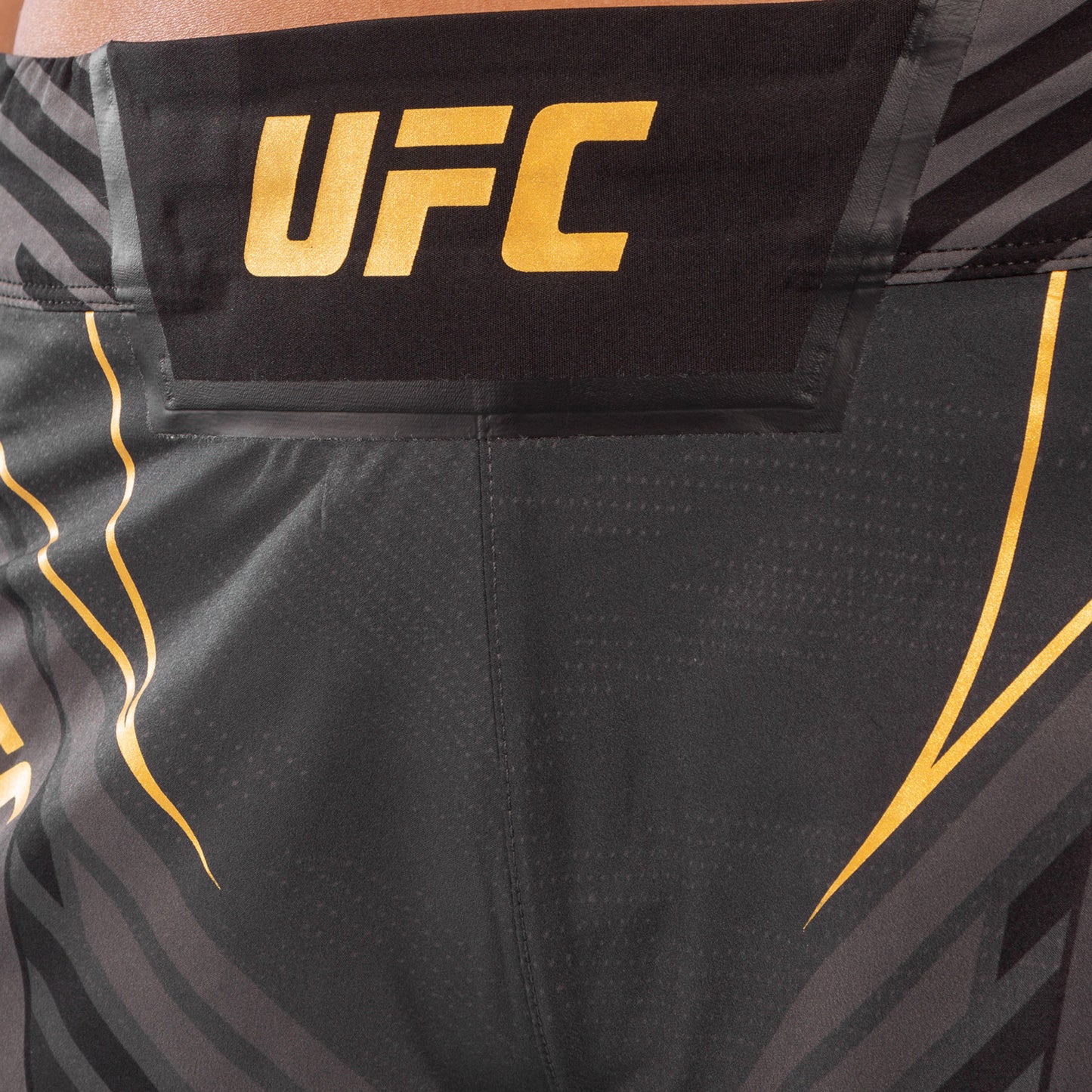 UFC Venum Authentic Fight Night 女士格斗短裤 – 短款 – 冠军款